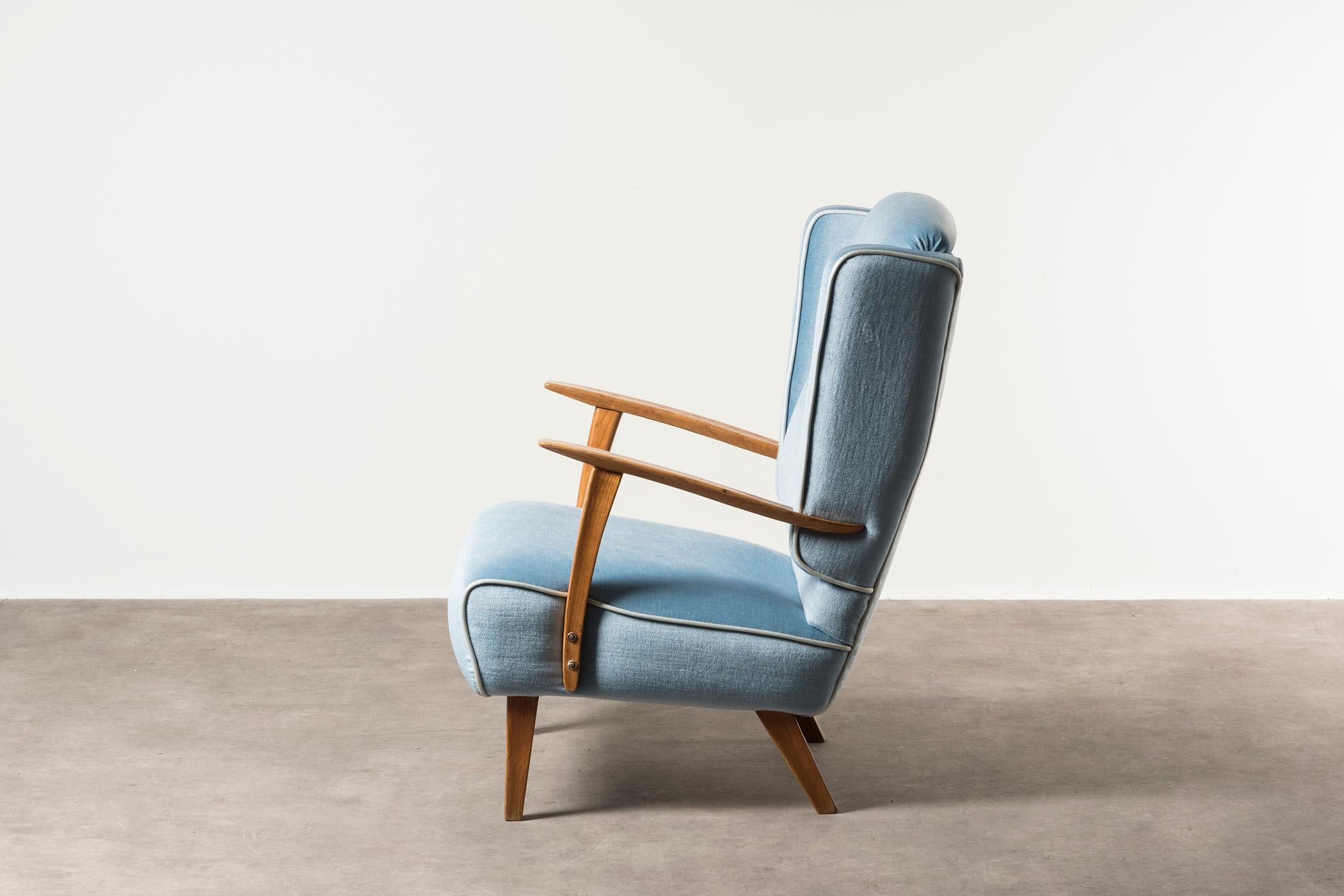 Mid-Century Modern Armchair by Gustavo Pulitzer Finali For Sale