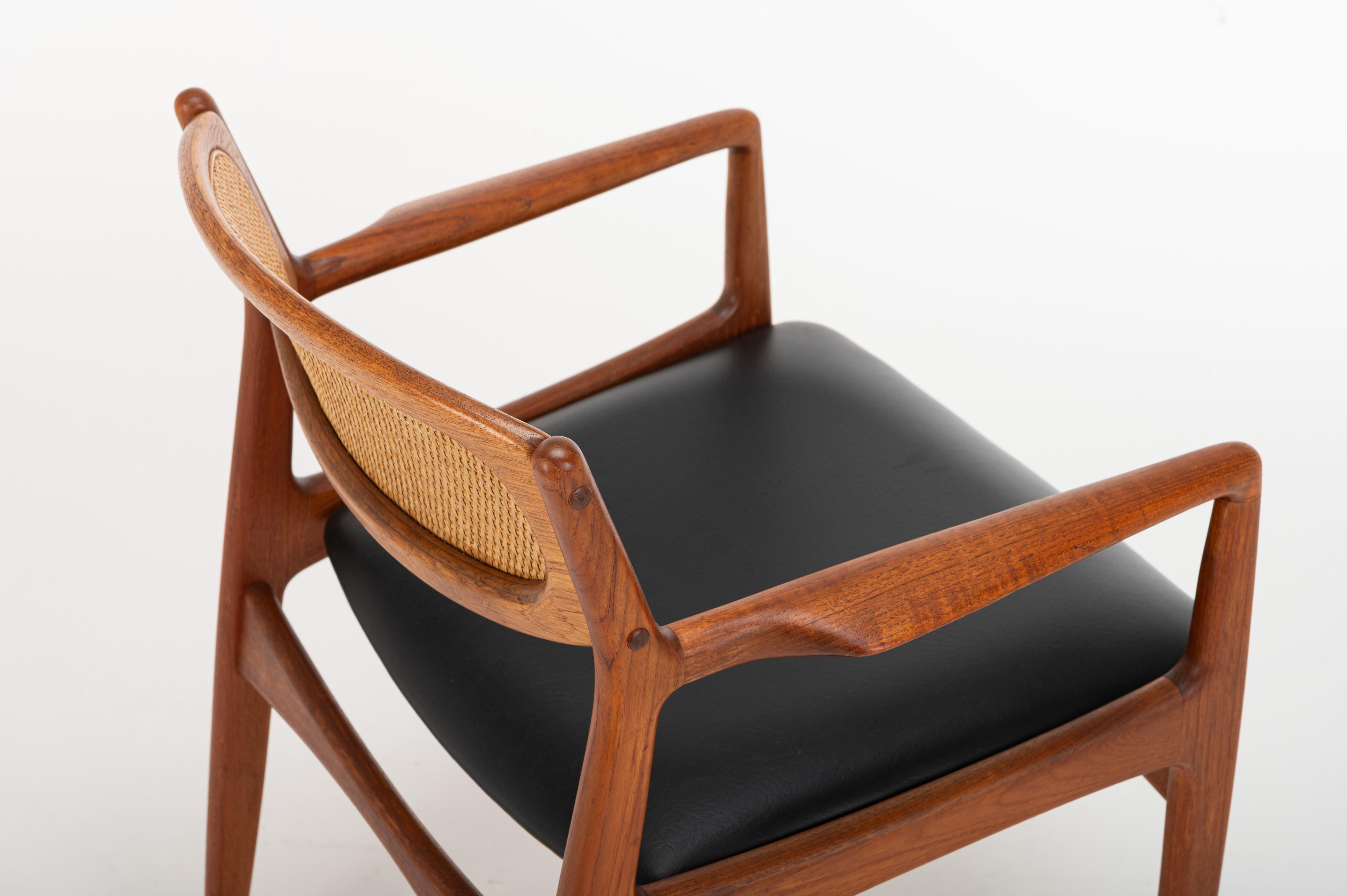 Poltrona di Ib Kofod-Larsen per Christian Linnebergs Mobelfabrik, Danimarca 1960 in vendita 4