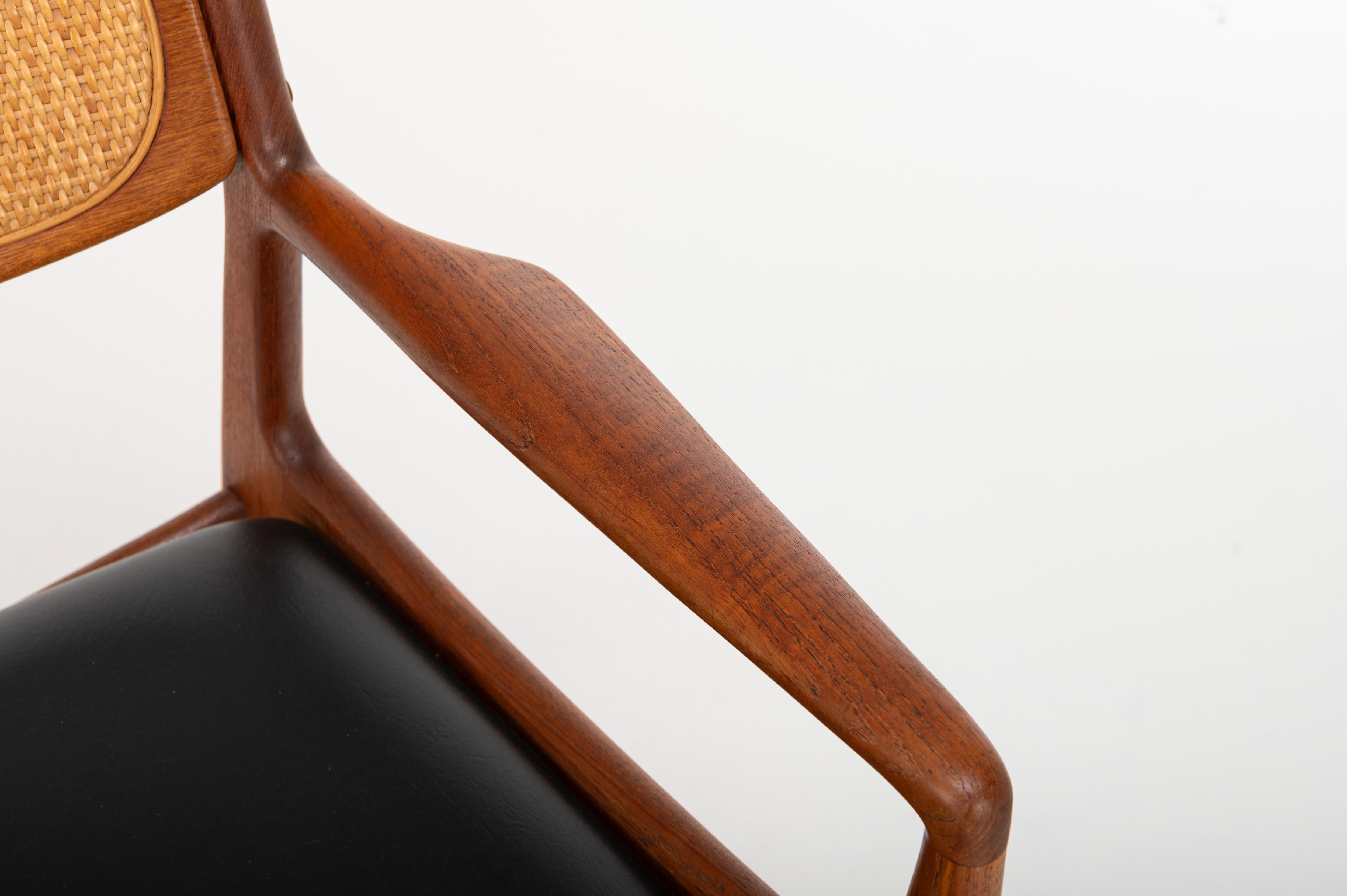 Rattan Poltrona di Ib Kofod-Larsen per Christian Linnebergs Mobelfabrik, Danimarca 1960 in vendita