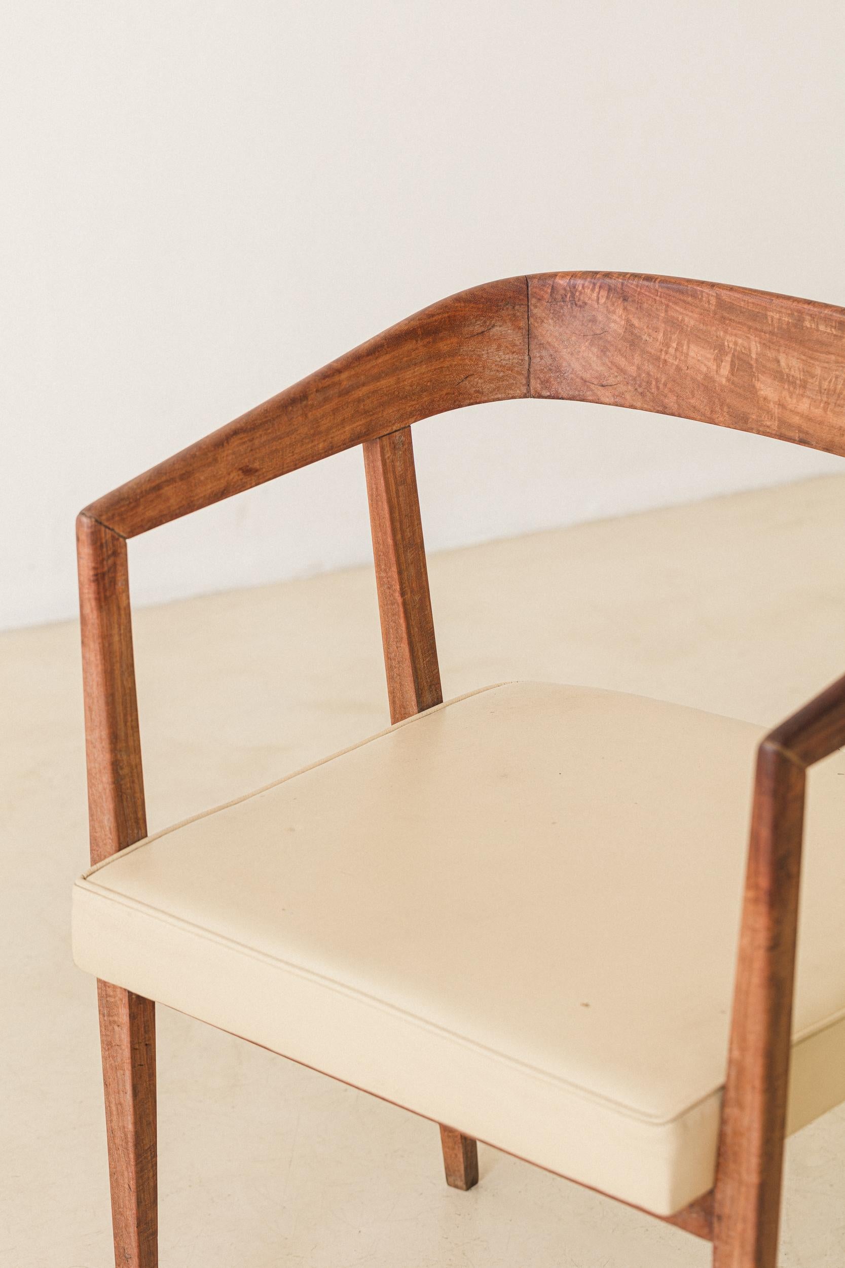 Sillón de Joaquim Tenreiro, Cabreuva maciza, Mediados de siglo, Brasil, Años 50 en venta 5