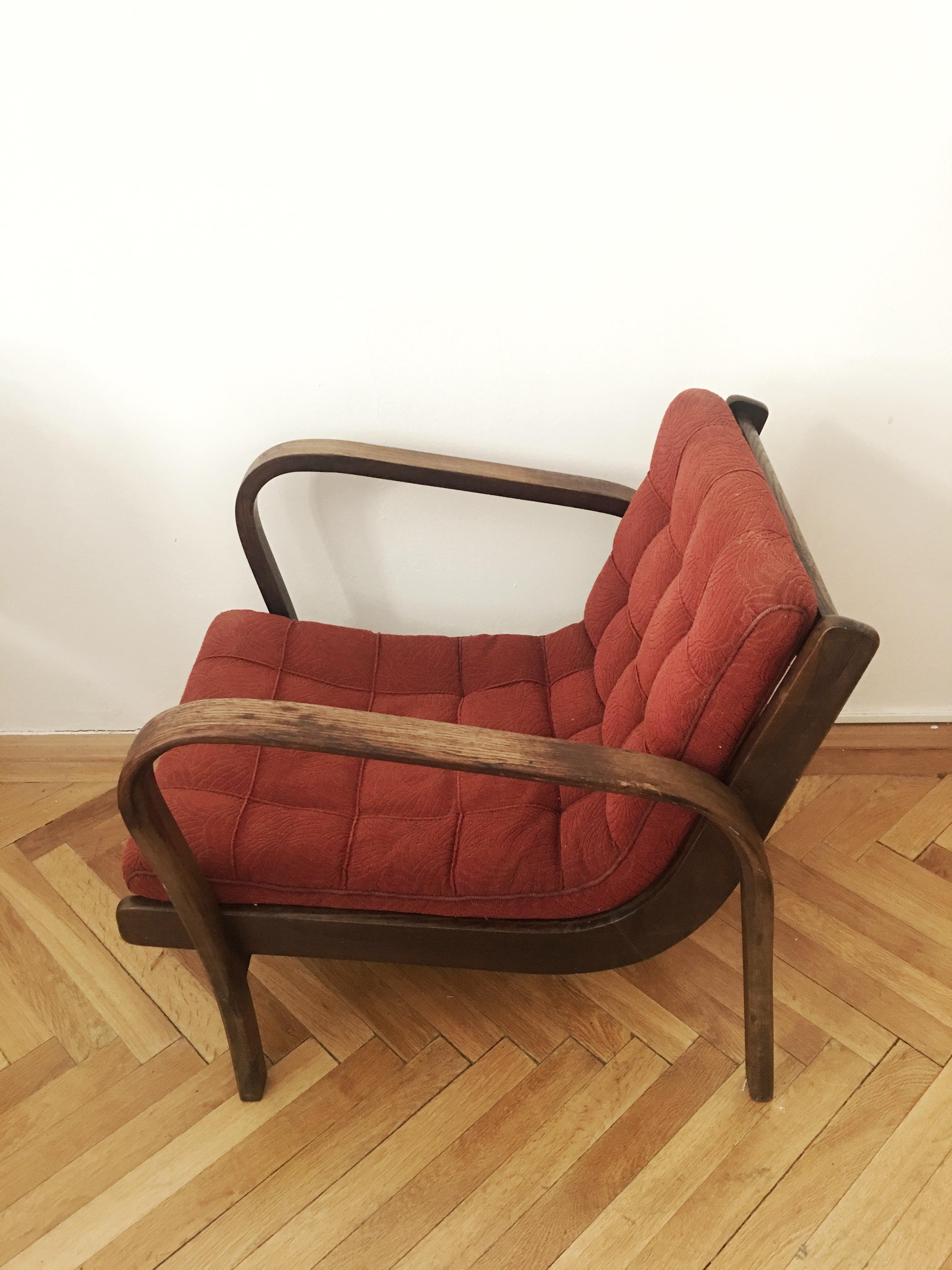 1940s lounge armchair made in Czechoslovakia and designed by Karel Kozelka & Antonin Kropacek. This model won the silver metal at the Triennale in 1944.
Measures: H 71 cm x W 65 cm x D 81 cm.