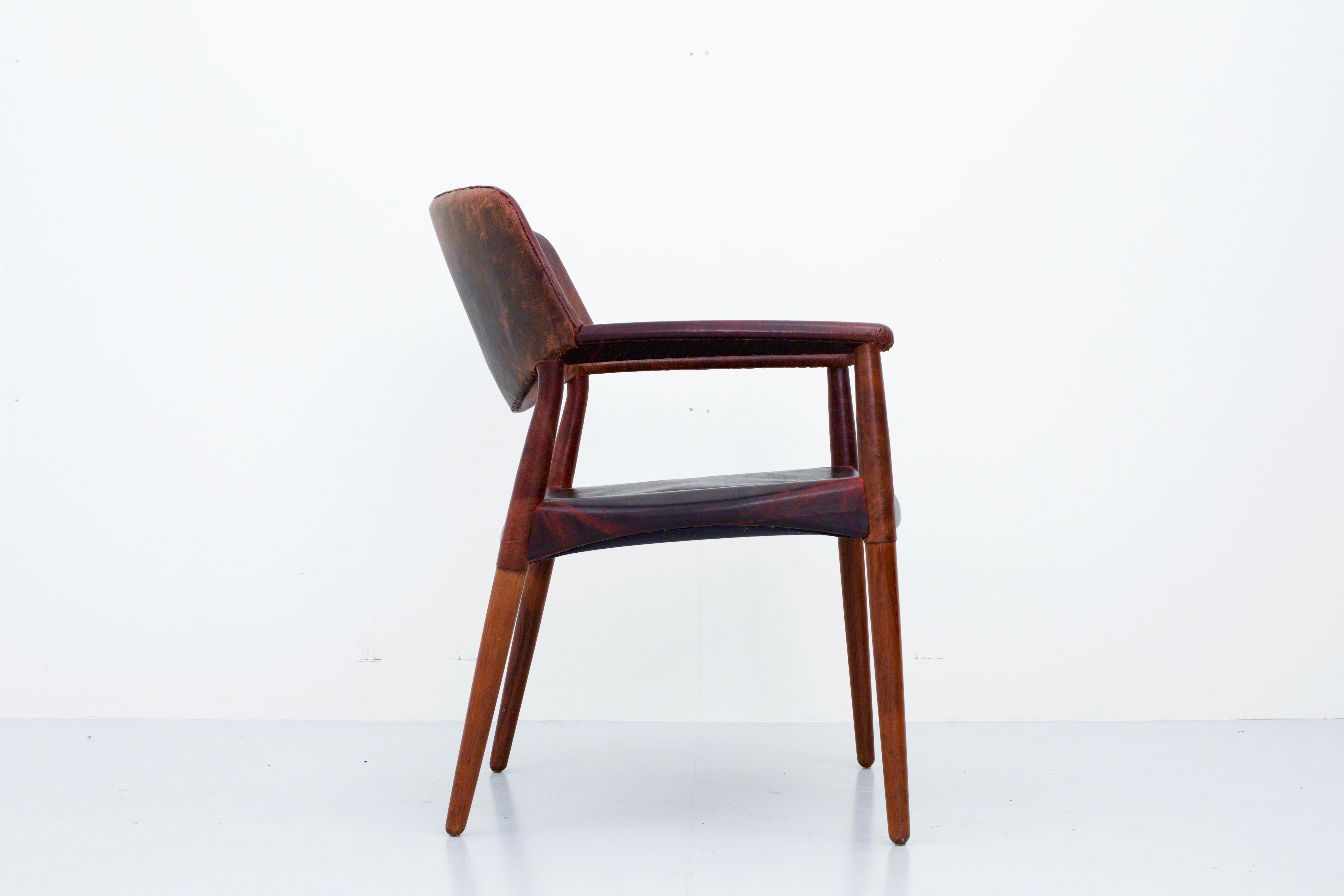 Armchair by Larsen and Madsen in Leather and Wood by W. Beck, Denmark, 1950 In Good Condition For Sale In Uithoorn, NL