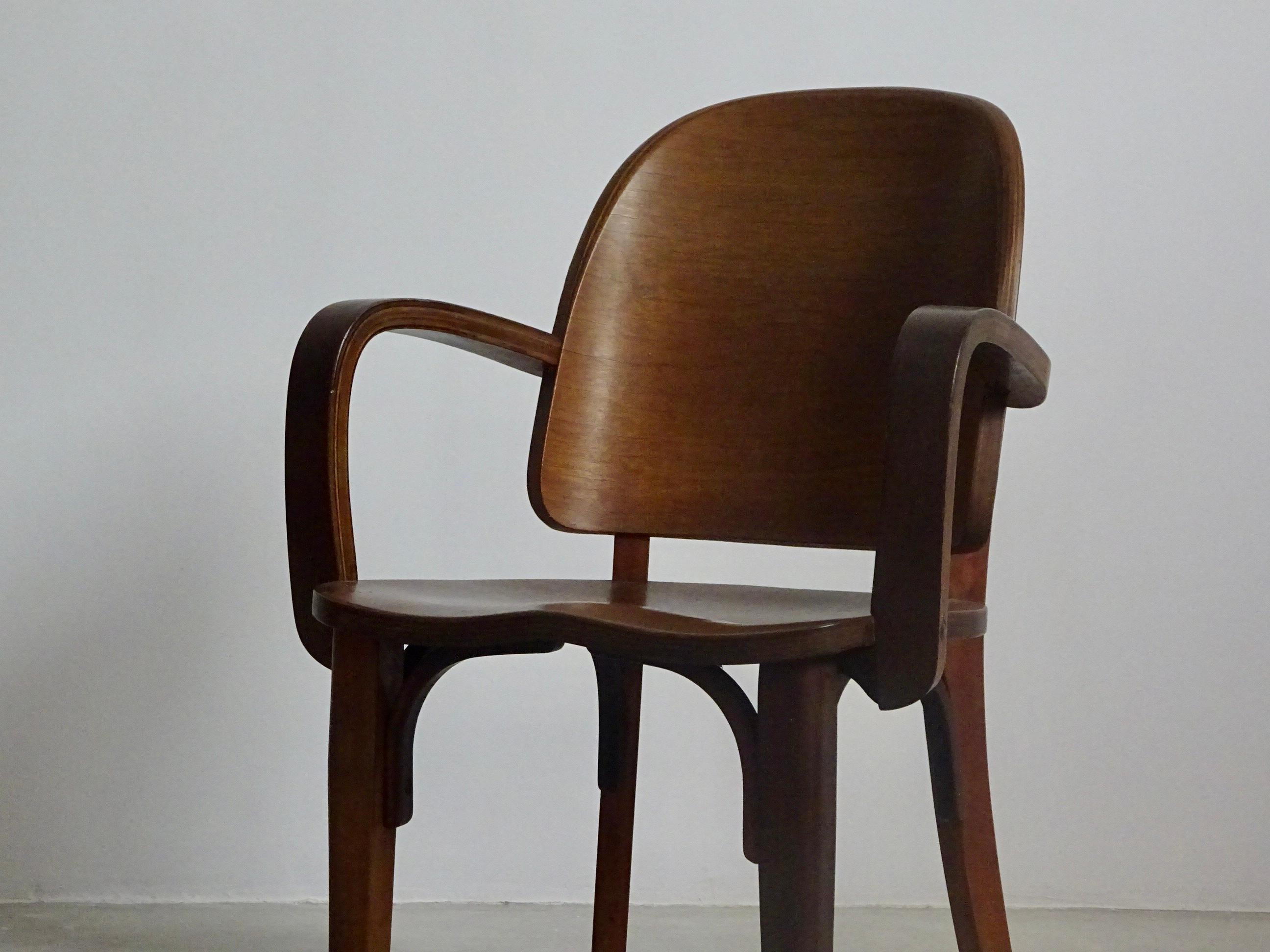 Model “201” armchair designed and produced by “Móveis Cimo” in 1940s, made of plywood and solid “imbuia” wood. Very strong and comfortable chair.