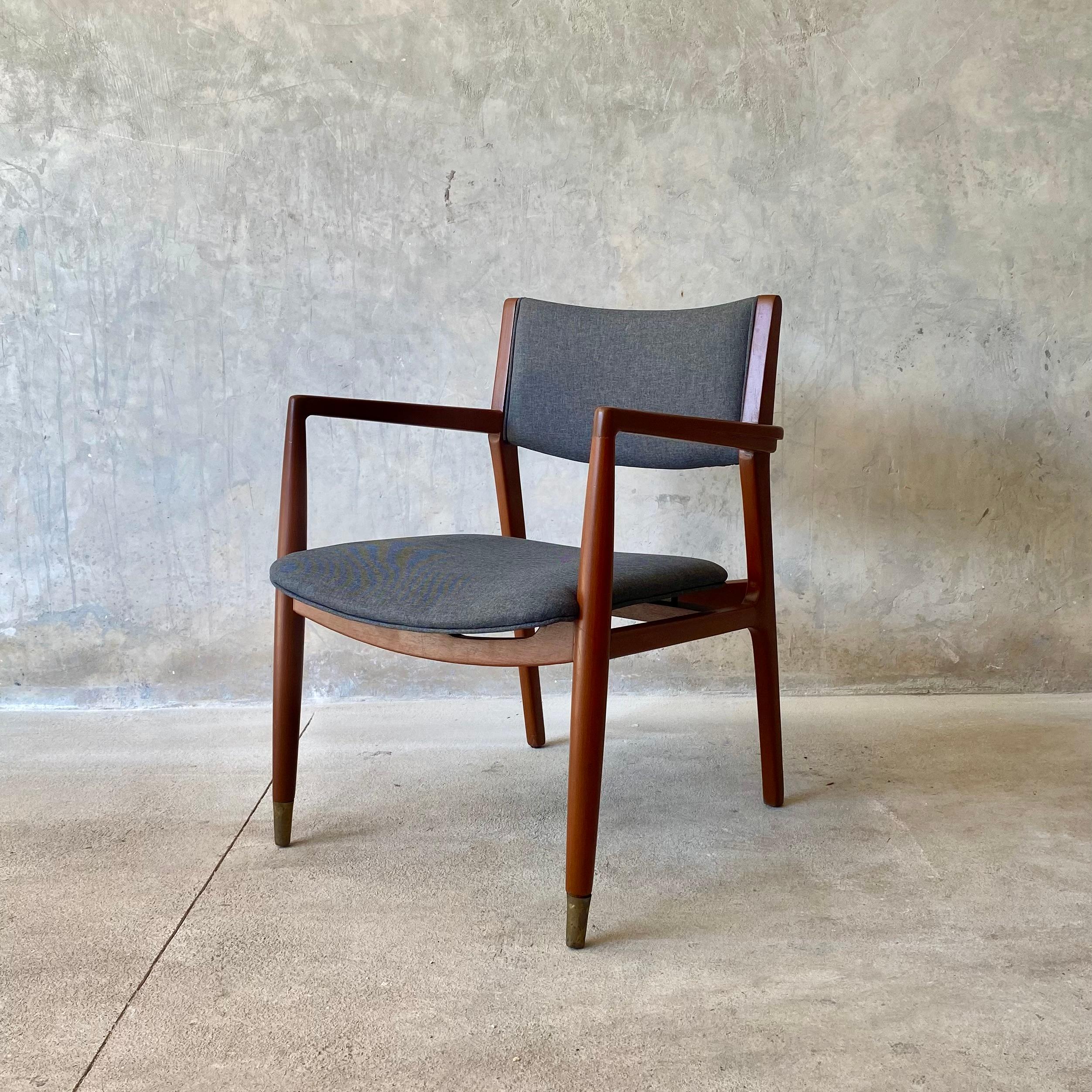 Occasional armchair, created by the Mexican architect Pedro Ramirez Vazquez around 1968, and manufactured in partnership with the IRGSA company. This duo of designer and manufacturer were creators of a large amount of furniture used for the 1968