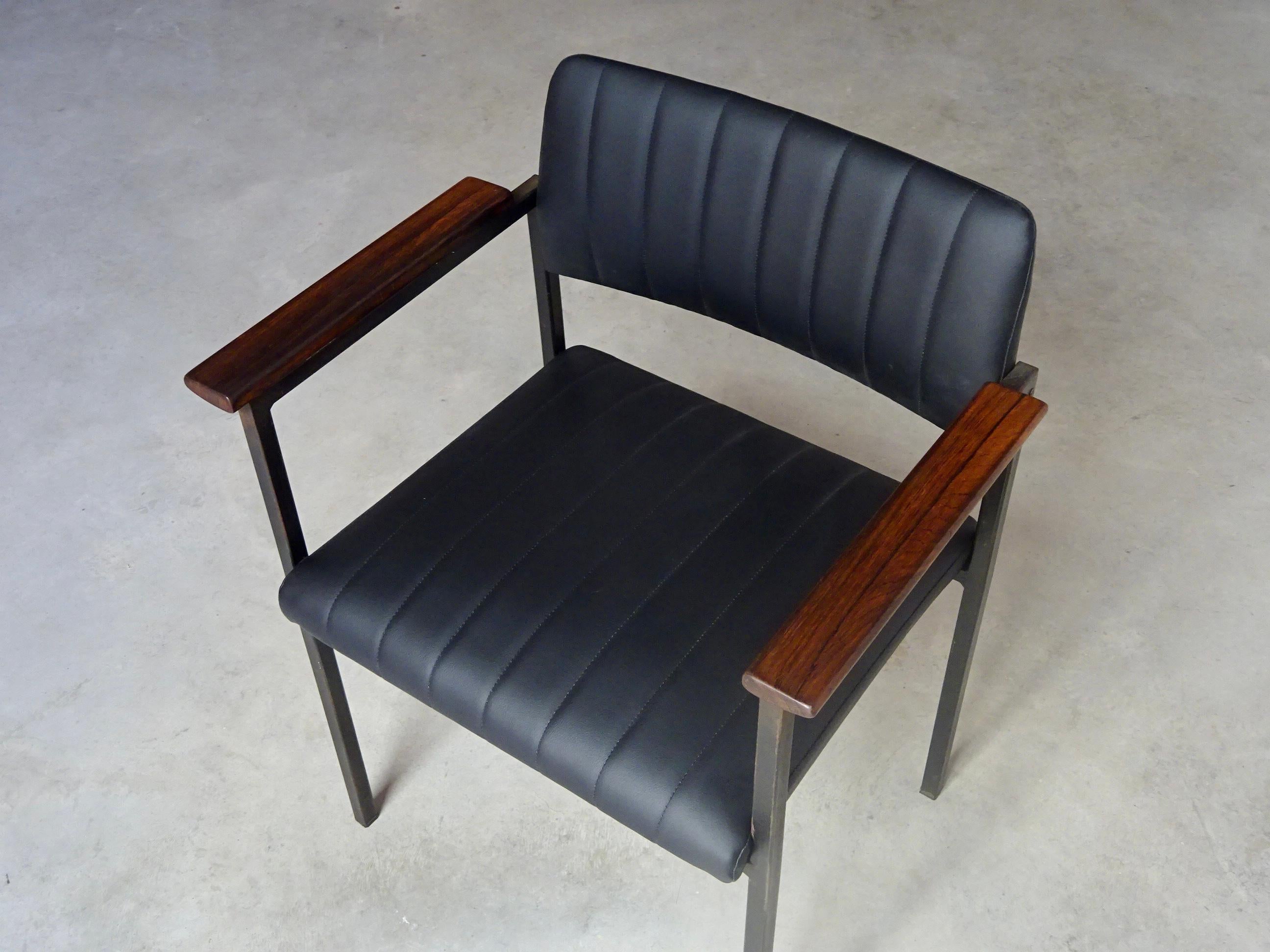 Armchair by Sérgio Rodrigues For Sale 1