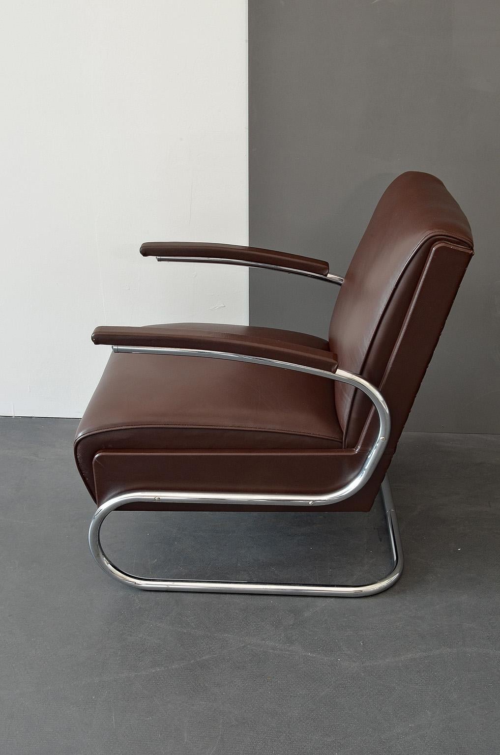 Armchair / Cantilever tubular steel brown leather from Mücke Melder, 1930s.
New leather upholstery.