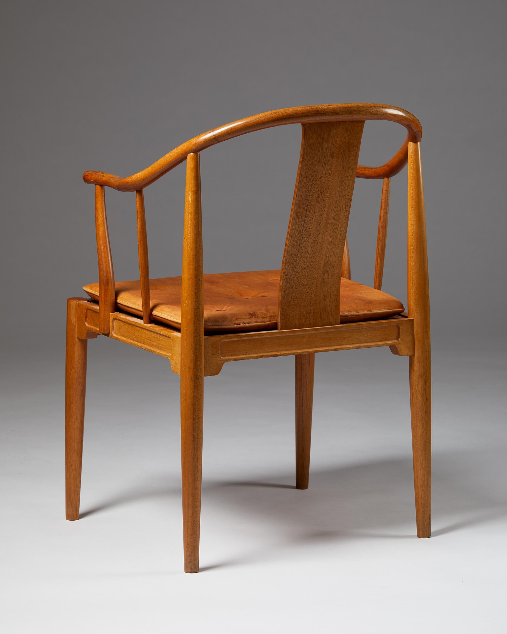 Armchair “China” Designed by Hans J. Wegner for Fritz Hansen, Denmark, 1944 In Good Condition In Stockholm, SE