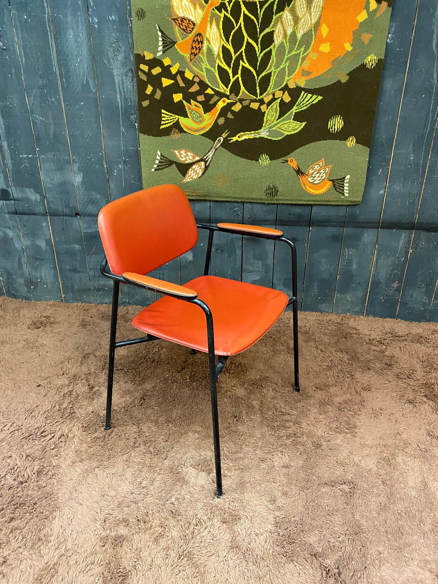 Laqué Fauteuil datant d'environ 1950, reconstruction française en vente