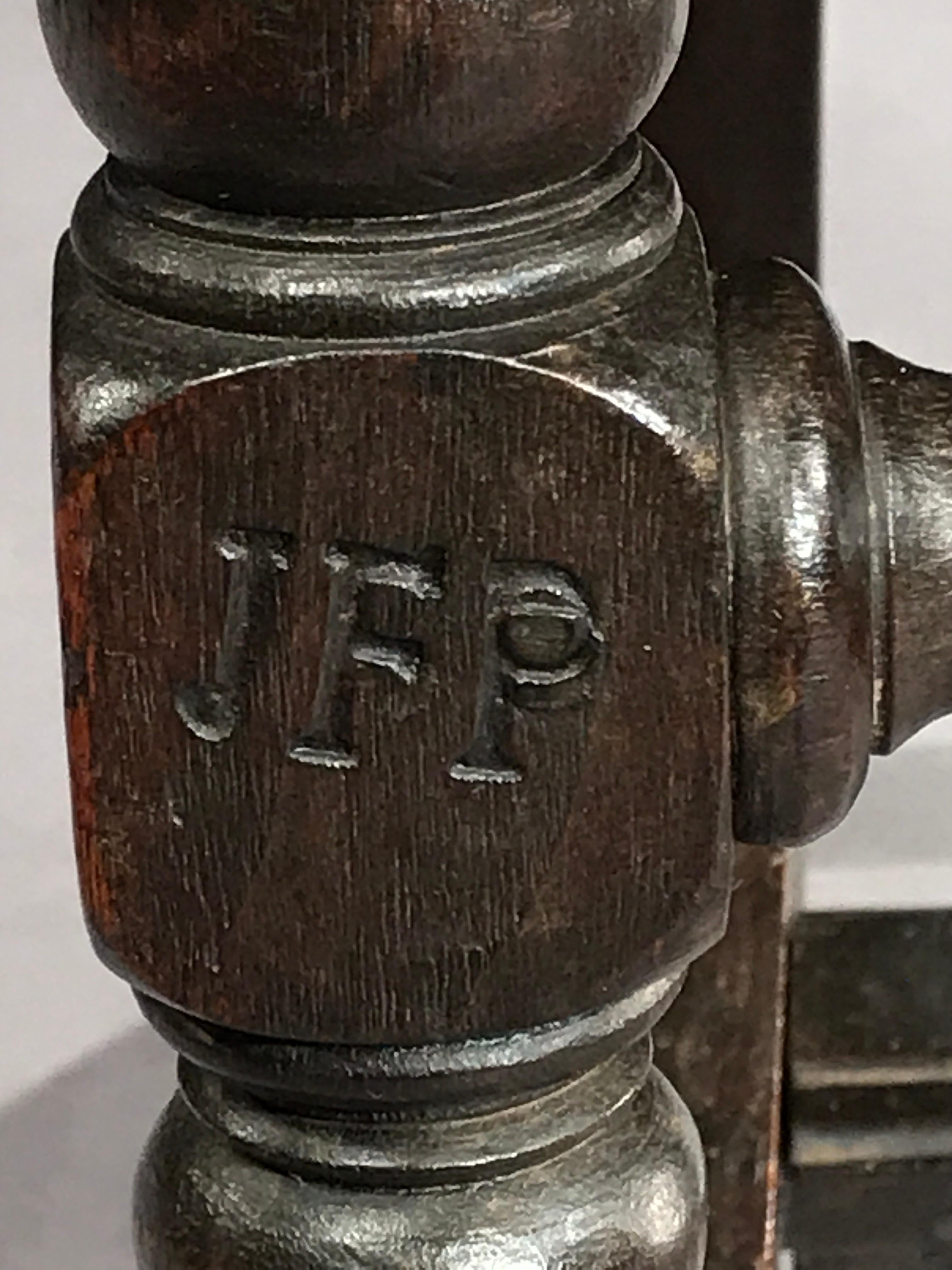 Sessel zum Gedenken aus Nussbaumholz mit dem Initialen JFP dFP Französischer Aubusson-Wandteppich (Barock) im Angebot