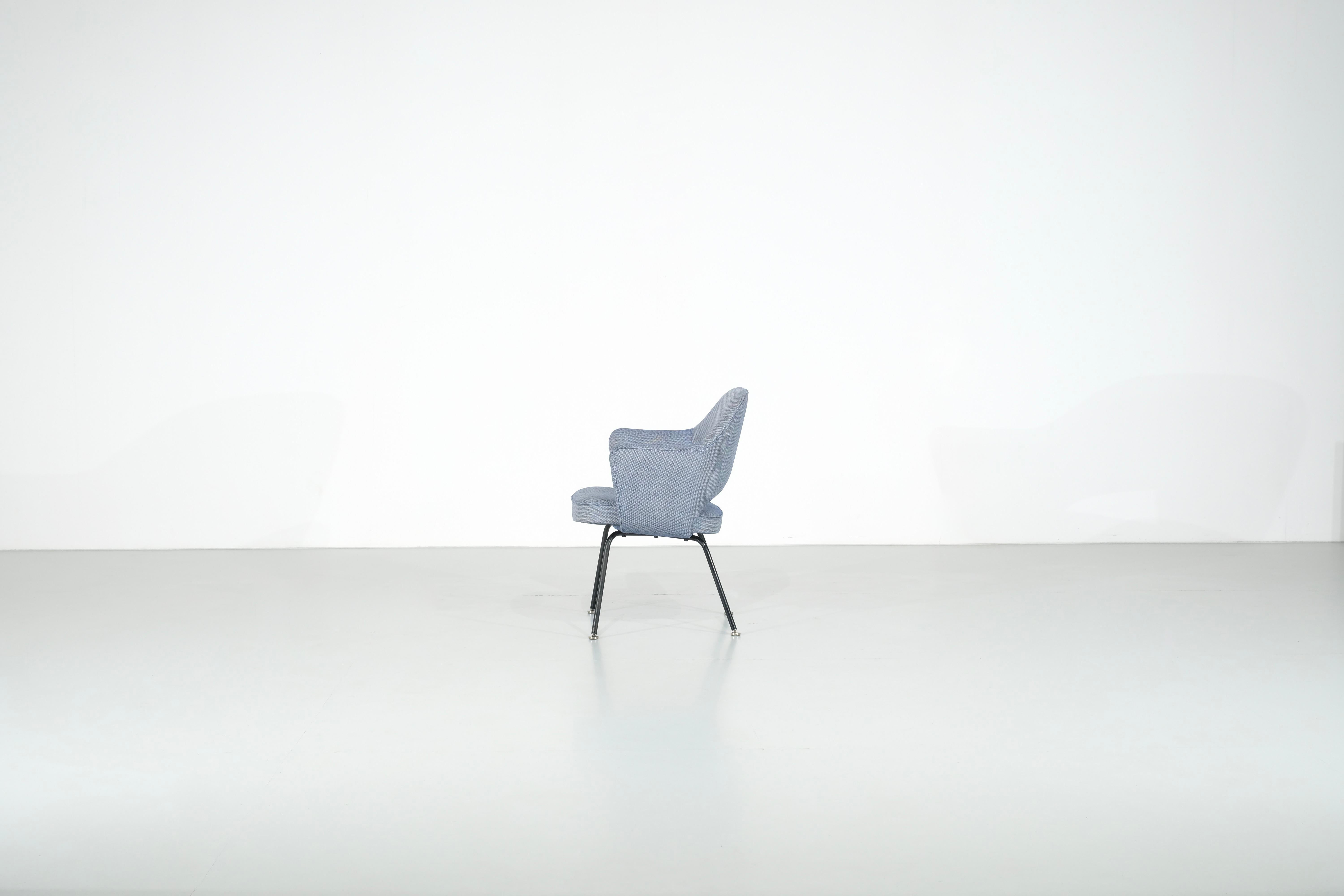 Milieu du XXe siècle Fauteuil Conference d'Eero Saarinen produit par Knoll pour IBM, USA 1957. en vente