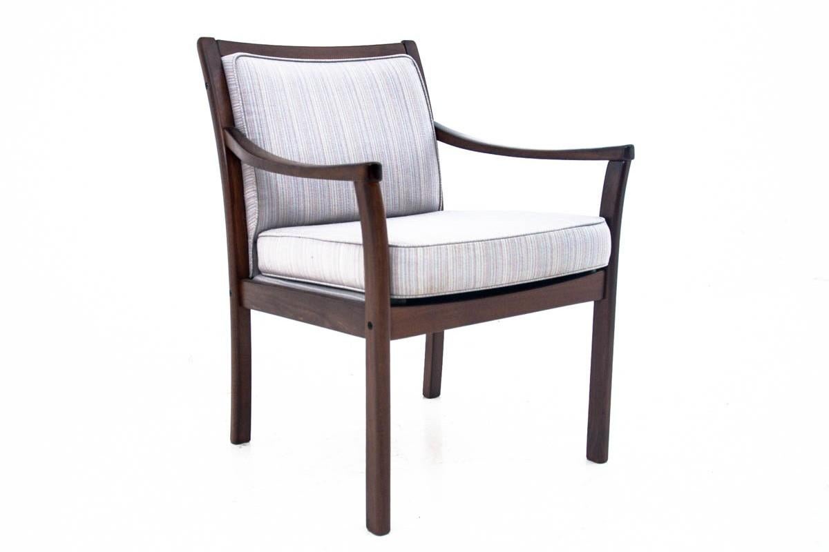 Armchair, Denmark, 1970s

The minimalist, timeless form of the armchair will make the piece of furniture fit perfectly into contemporary interiors.

Very good condition.

Dimensions: height 83 cm / seat height 49 cm / width 60 cm / depth 65 cm