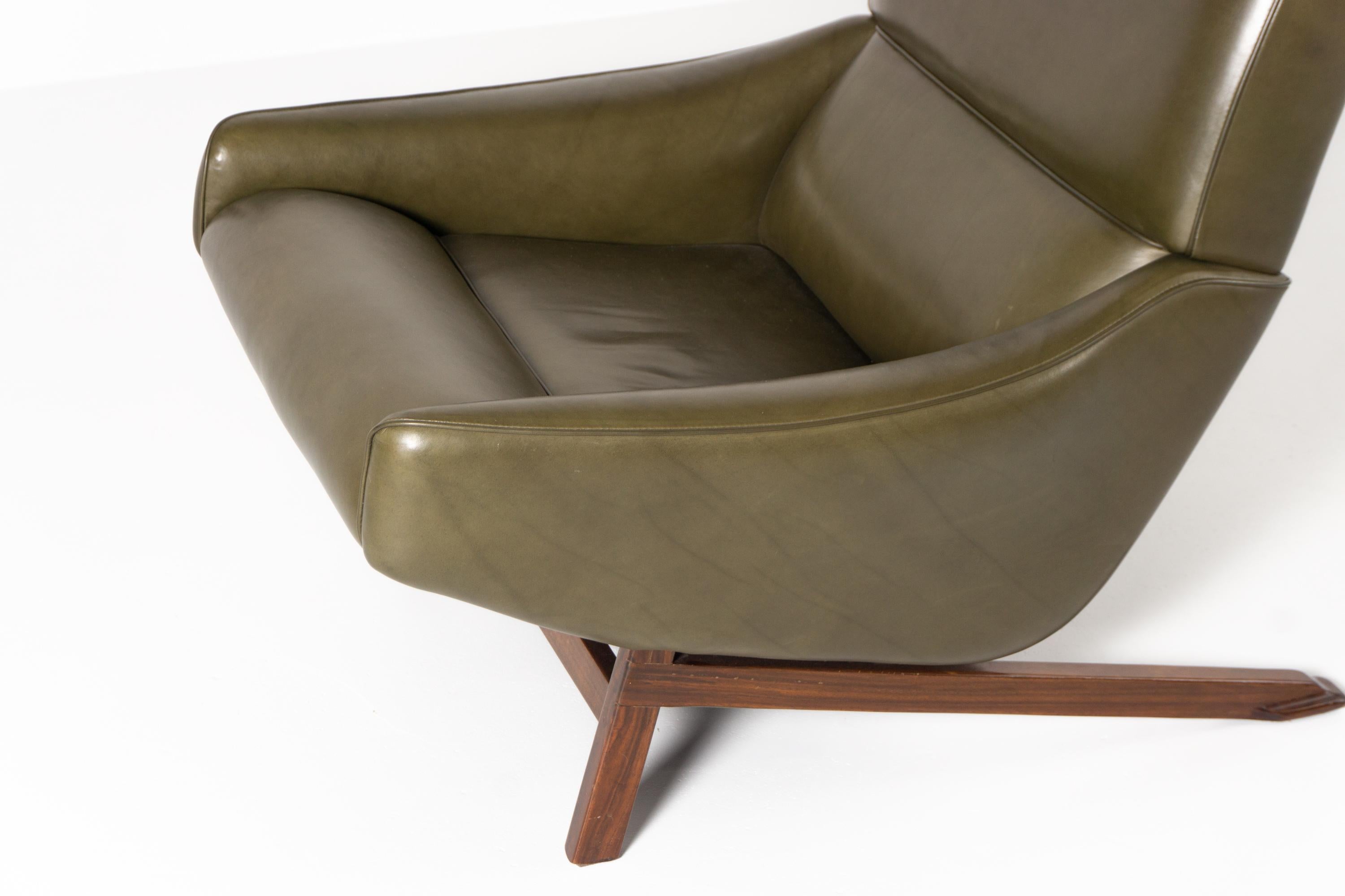 Leather Armchair Designed by Gianfranco Frattini 1960 Model '880' For Sale
