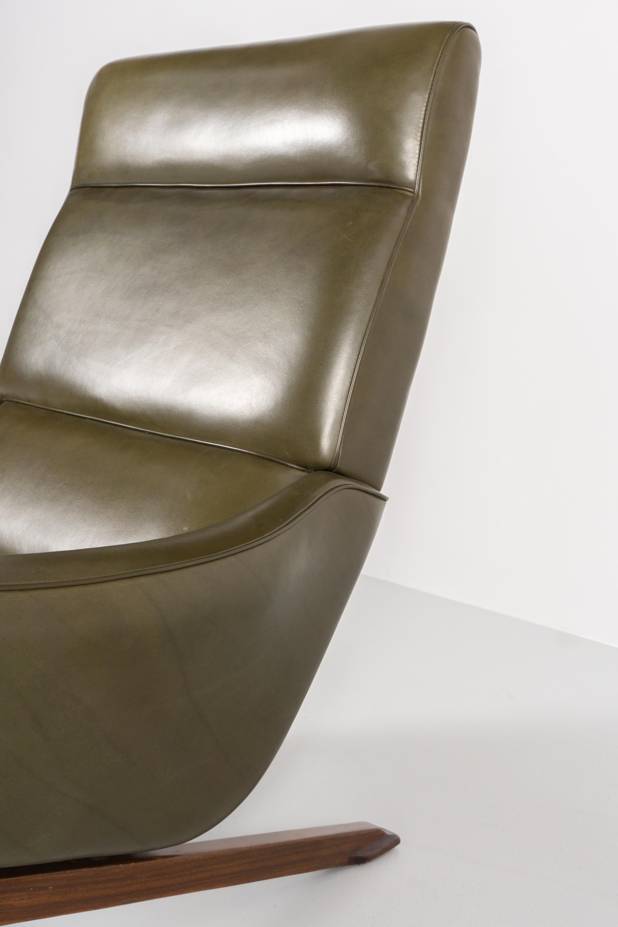 Armchair Designed by Gianfranco Frattini 1960 Model '880' For Sale 1