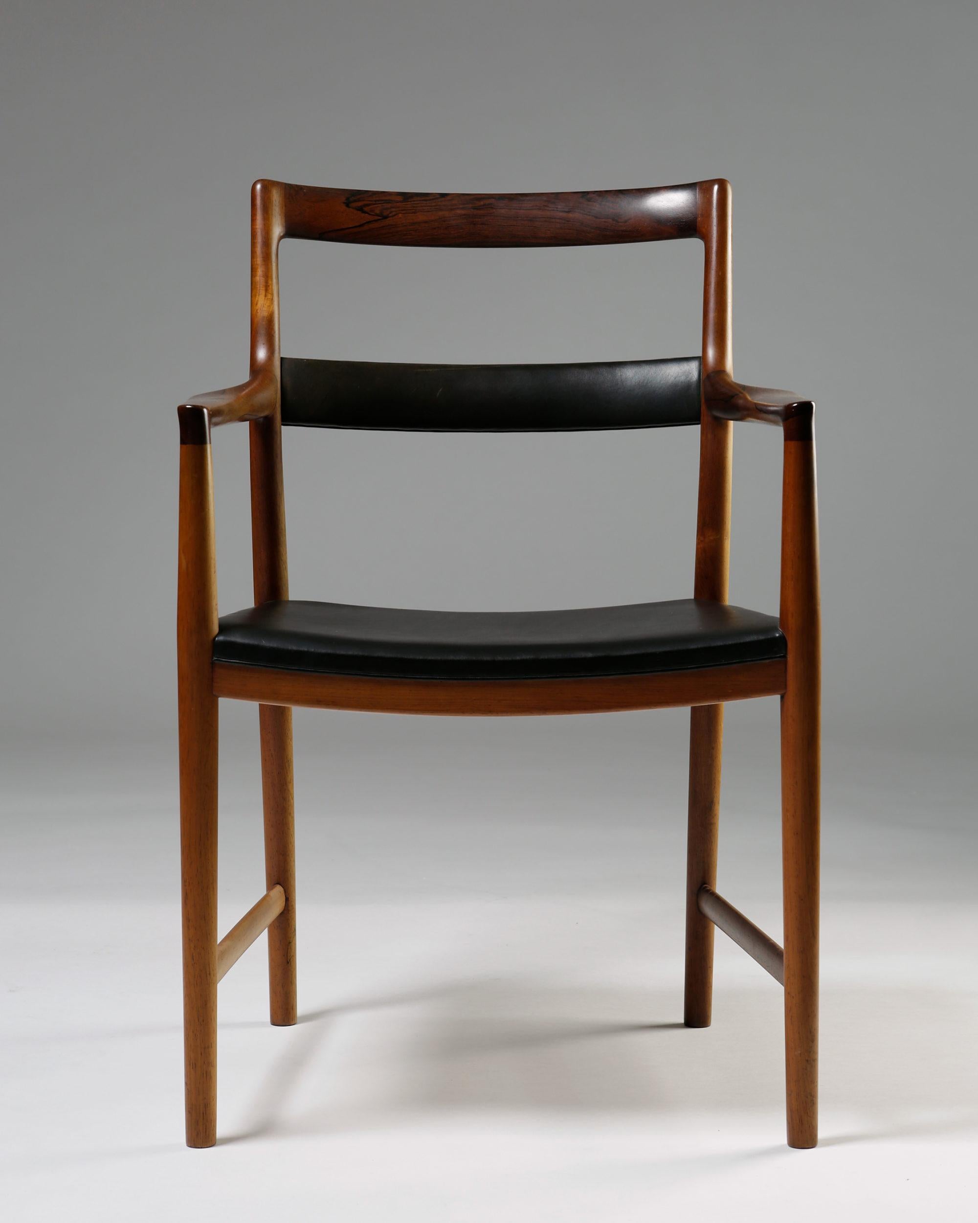 Brazilian rosewood and black patinated leather.

Measures: H 84.5 cm/ 2' 9 5/8