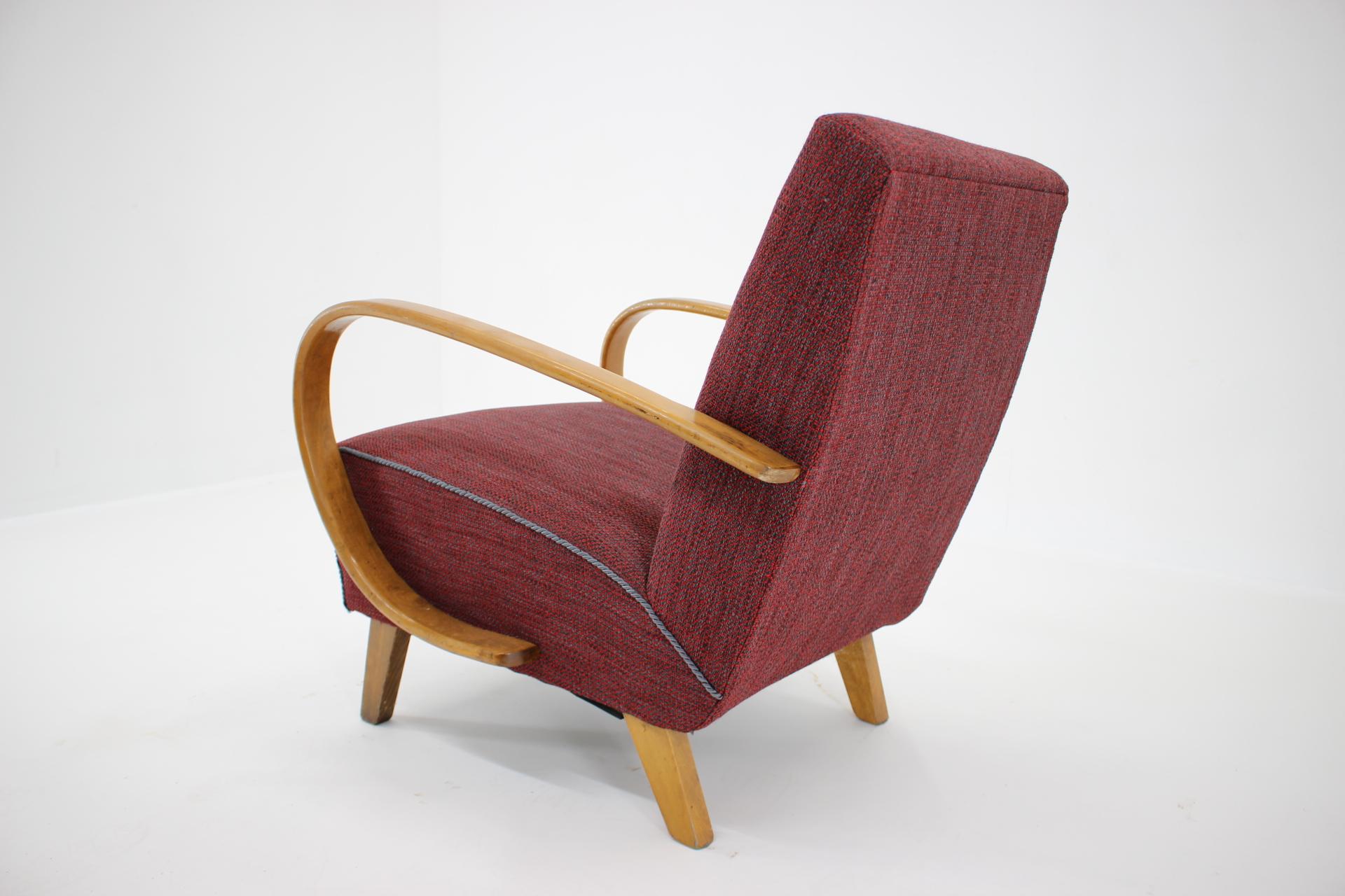 Sessel entworfen von Jindrich Halabala, 1950er Jahre (Moderne der Mitte des Jahrhunderts) im Angebot