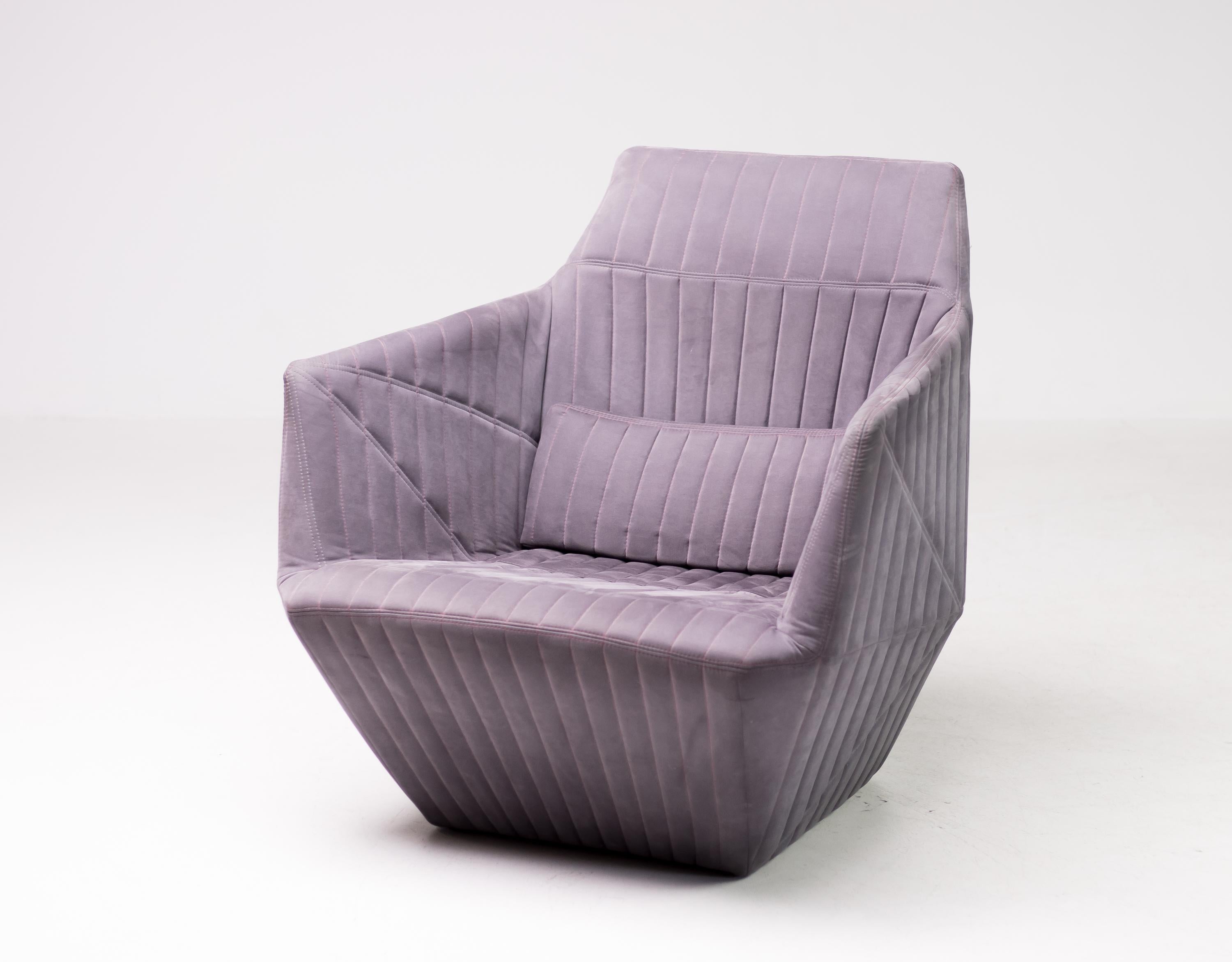 The armchair Facett, designed by Ronan Bouroullec and Erwan Bouroullec for Ligne Roset, is a lounge chair with Minimalist design and refined details. The alcantara cover is quilted with polyether foam in 5cm wide bands. 
Single stitching for