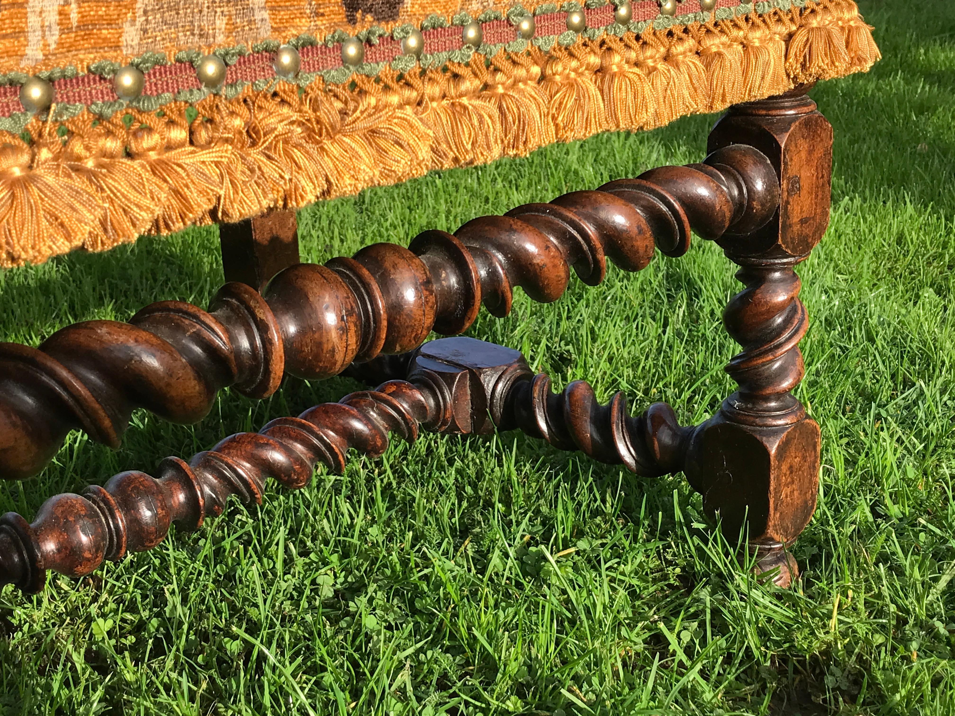 Armlehnstuhl, Flemish Nussbaum gepolstert Bargello Scroll Arm Barley twist Barock im Angebot 13