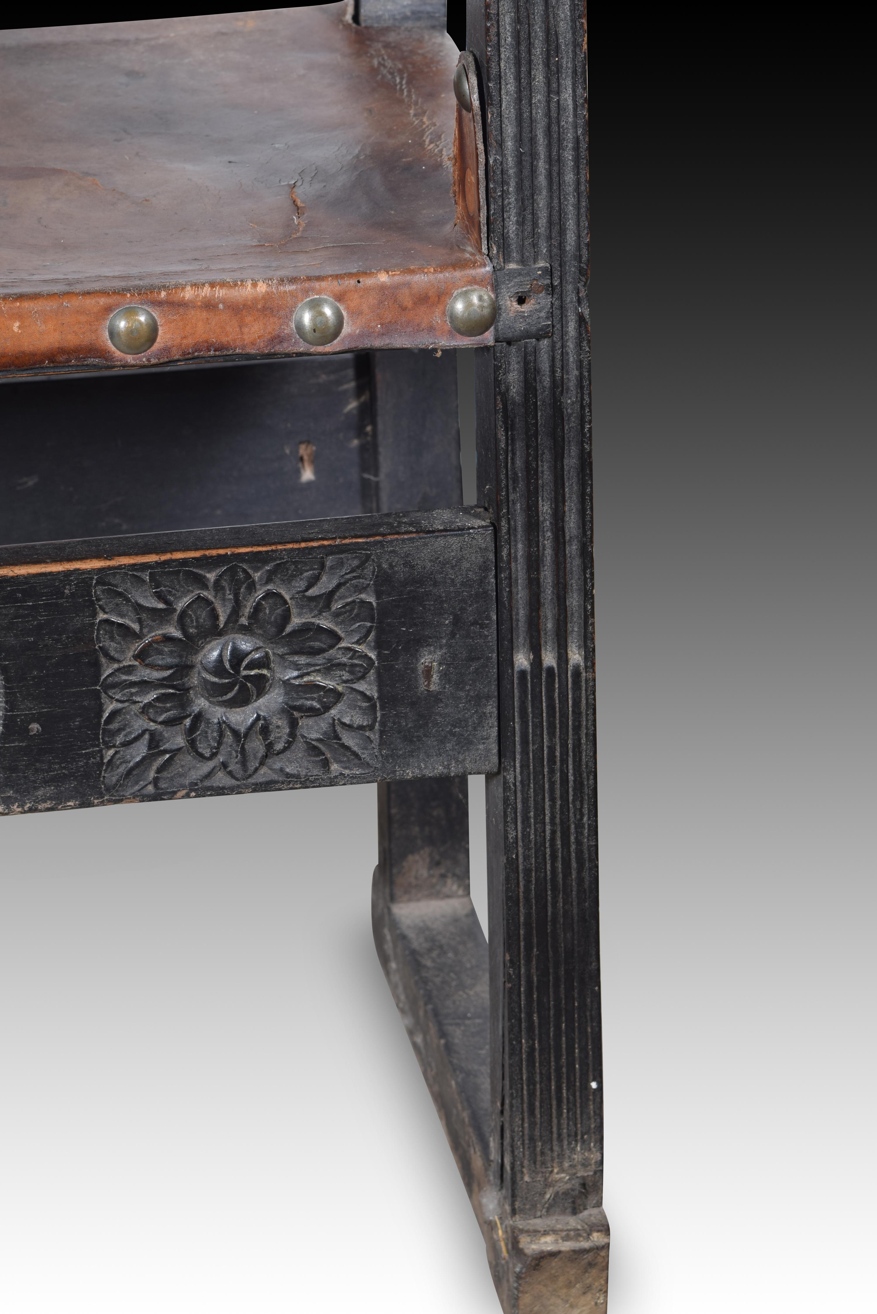 Sessel, „frailero“ oder Friar. Wood Wood, Leder. Spanien, 16. Jahrhundert. im Zustand „Starke Gebrauchsspuren“ im Angebot in Madrid, ES