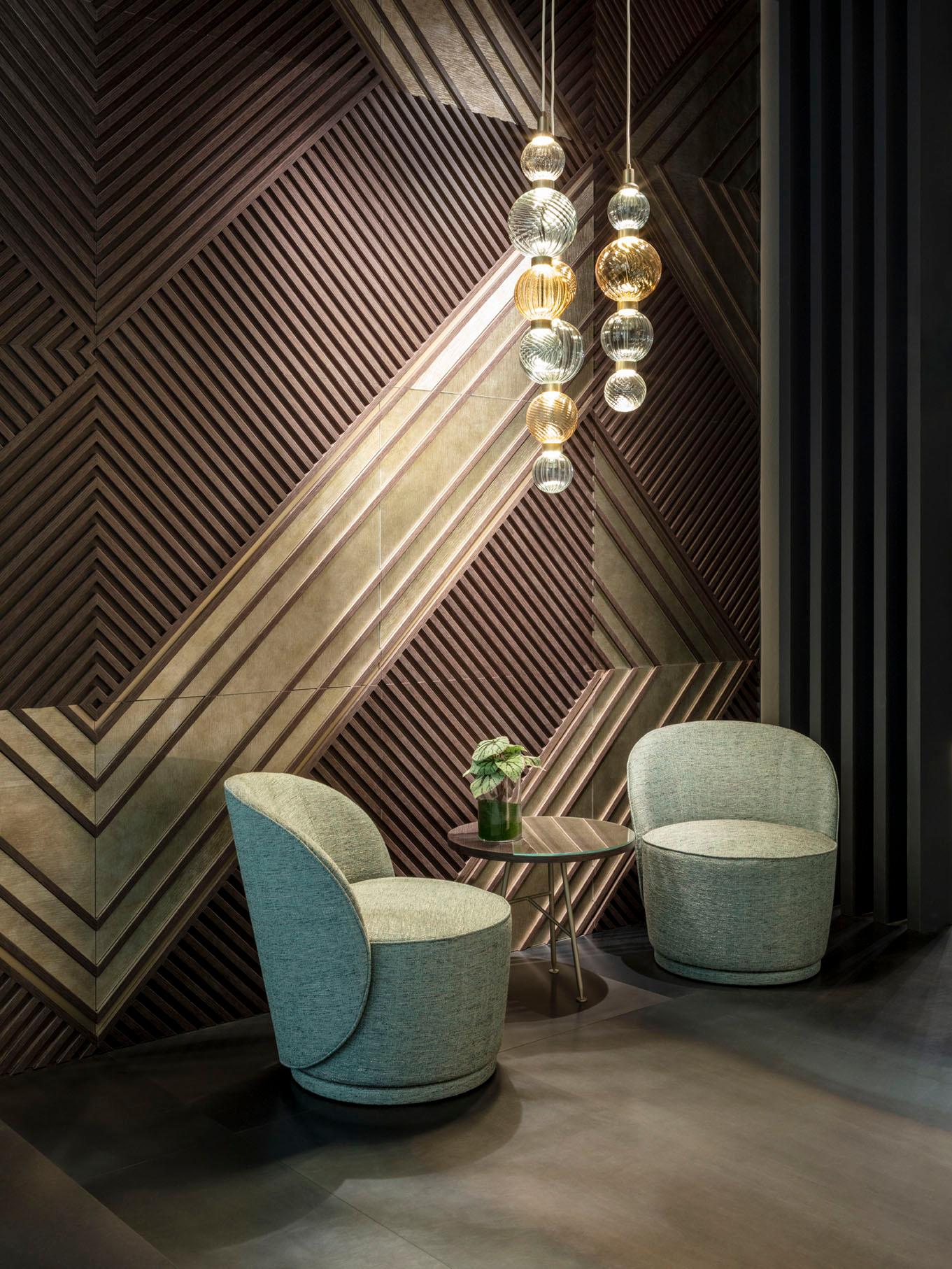 XXIe siècle et contemporain Cadre du fauteuil en bois massif et base rembourrée en bois personnalisable en vente