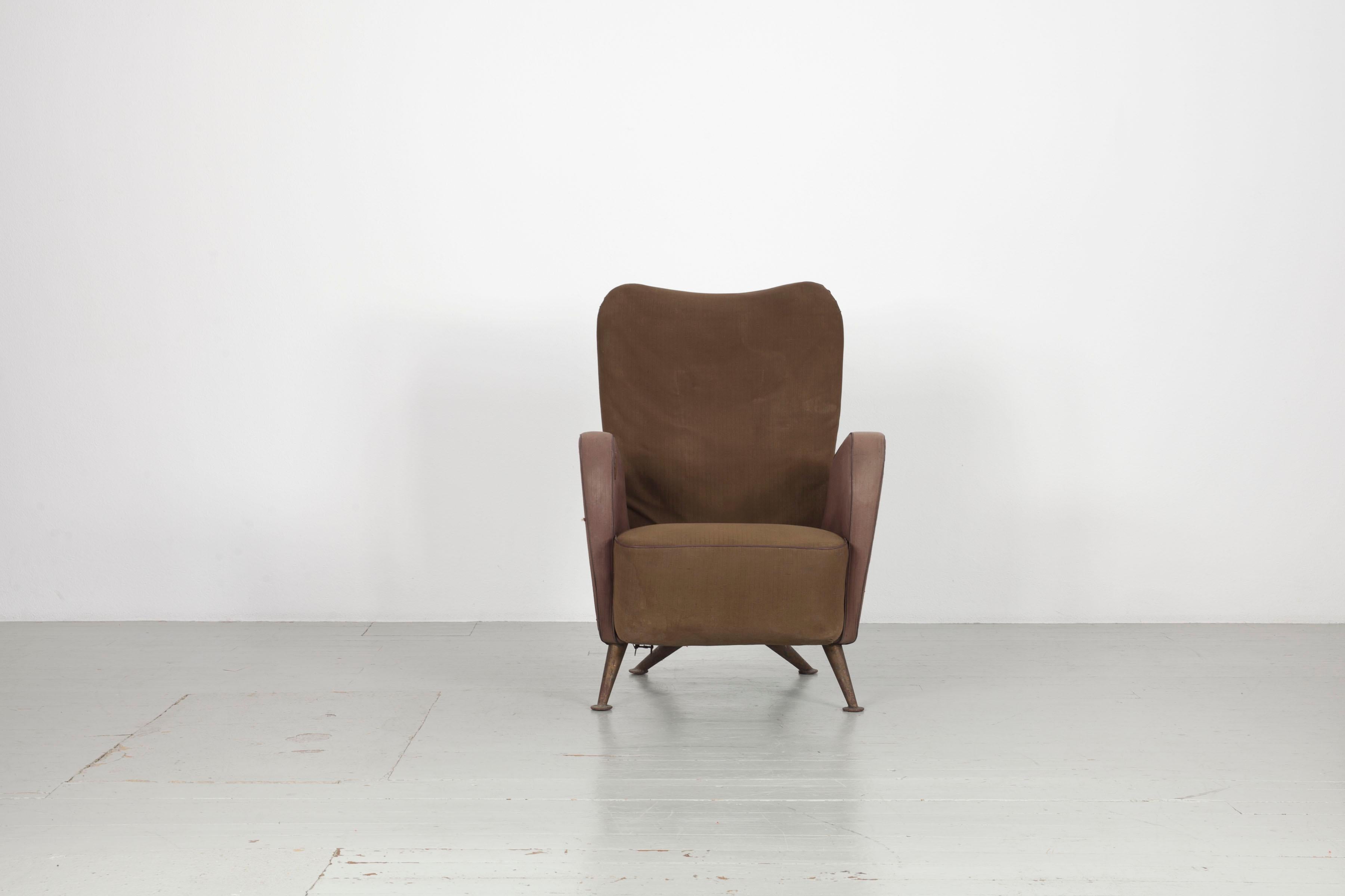 Very rare Armchair from the first-class cabin of the Italian express train ETR 300 ‘Settebello’ (built in 1952), designed by Gio Ponti and Giulio Minoletti. The luxurious train ran between Milan and Rome from 1953 and was known for its exclusive