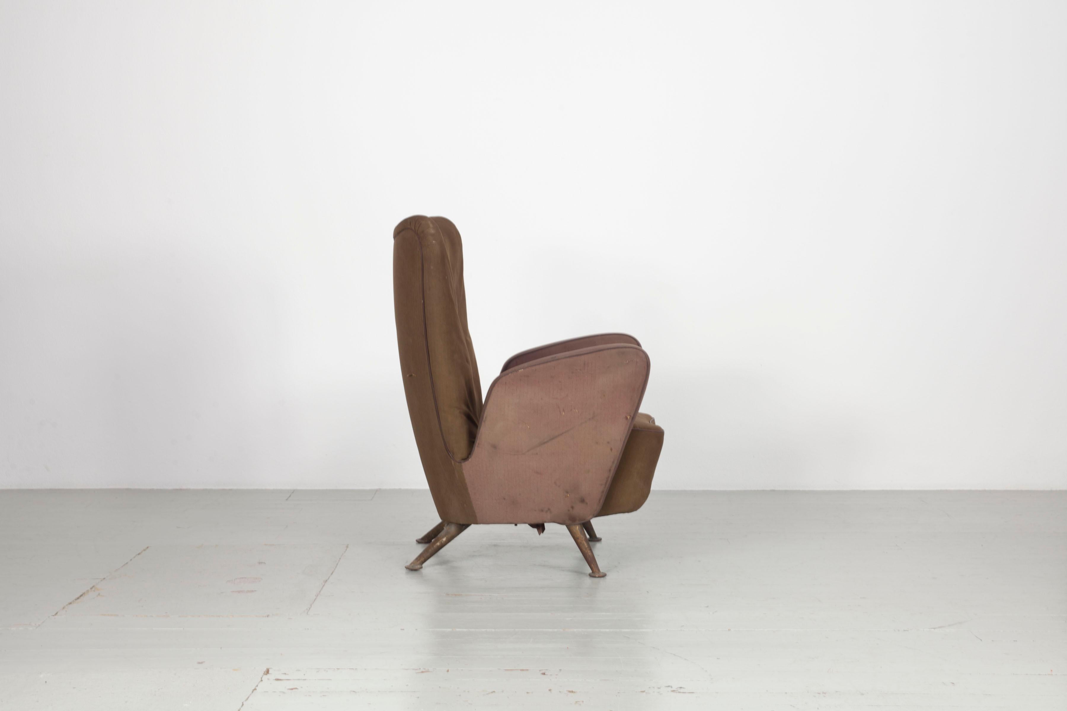 Armchair from the first-class cabin of the Italian express train Settebello, 50s In Distressed Condition For Sale In Wolfurt, AT