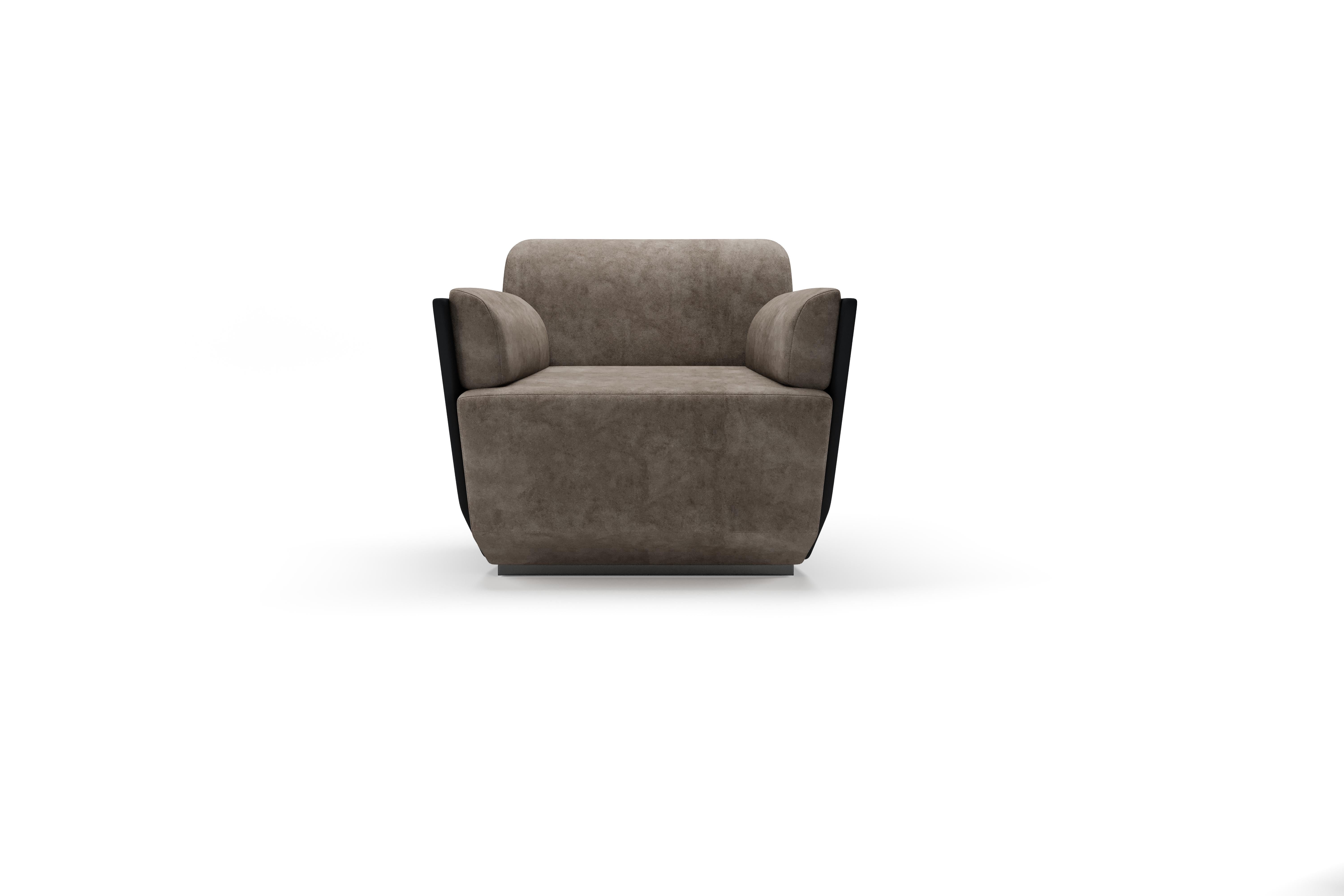 Le fauteuil SIRIA à la coque couverte est disponible dans de nombreux coloris et matériaux. Sa structure est en bois, rembourrée de caoutchouc multi-densité, et sa coque est recouverte de cuir.
La base a une finition en nickel-titane.

Siria fait