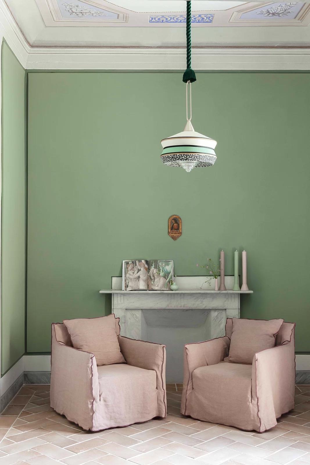 Gervasoni Ghost 04 - Armchair
Design: Paola Navone

Ghost 04 is a versatile and comfortable armchair that combines elegance with functionality. Its essential structure, padded with polyurethane foam, ensures lasting comfort, while the loose cushions