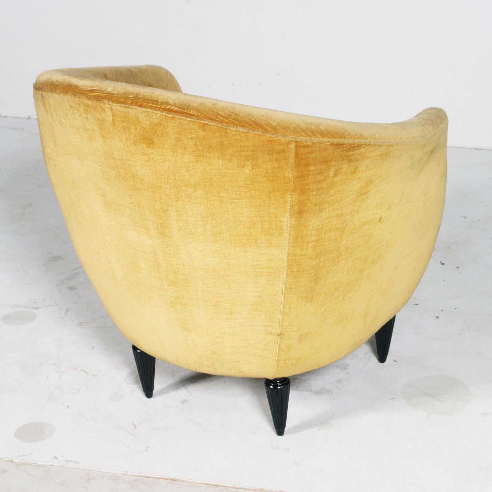 italien Fauteuil Gio Ponti attribué à Figli Di Amedeo Cassina, velours d'origine en vente