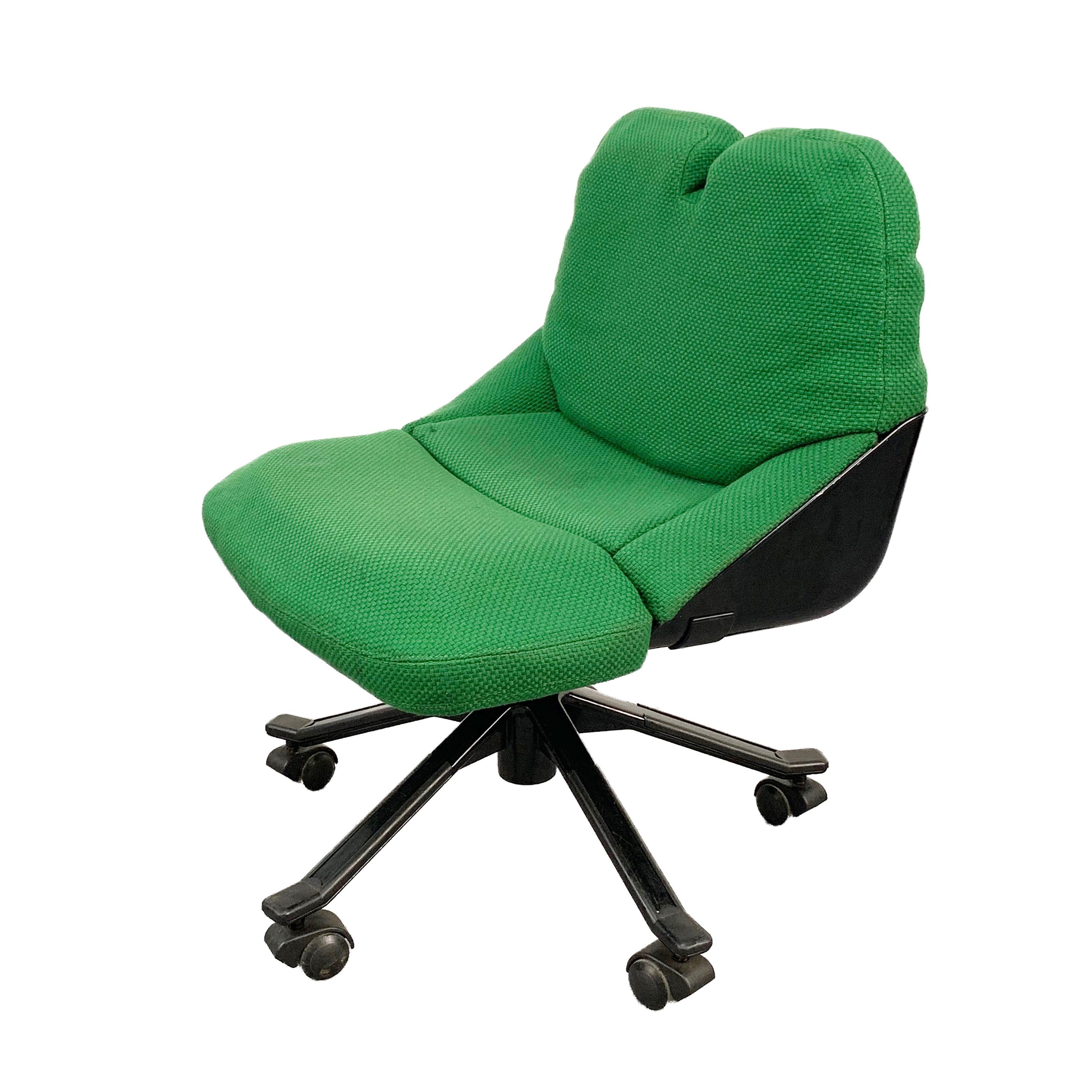 Par Giorgetto Giugiaro pour Tecno, un beau fauteuil à roulettes
Produit en Italie dans les années 1980. Facilement utilisable dans n'importe quel environnement.
Étiquette originale Tecno.

Chaise de bureau Tecno Giorgetto Giugiaro, P55 Année