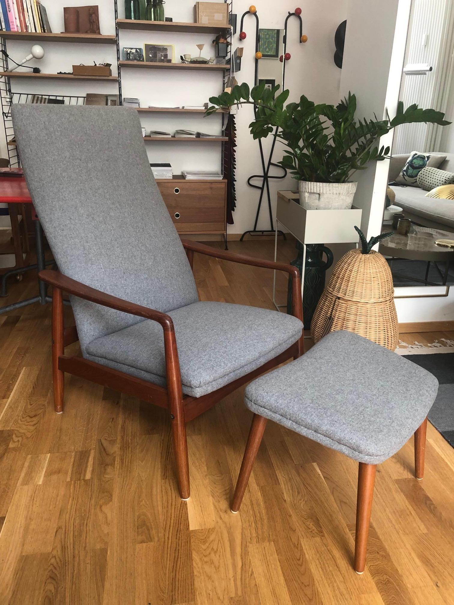 Danish high-back armchair by Svend Langkilde for SL Mobler, upholstered and newly upholstered with wool fabric. Very comfortable, with high backrest and matching footrest. The seating position can be adjusted in 2 steps. Solid teak, beautiful shape.