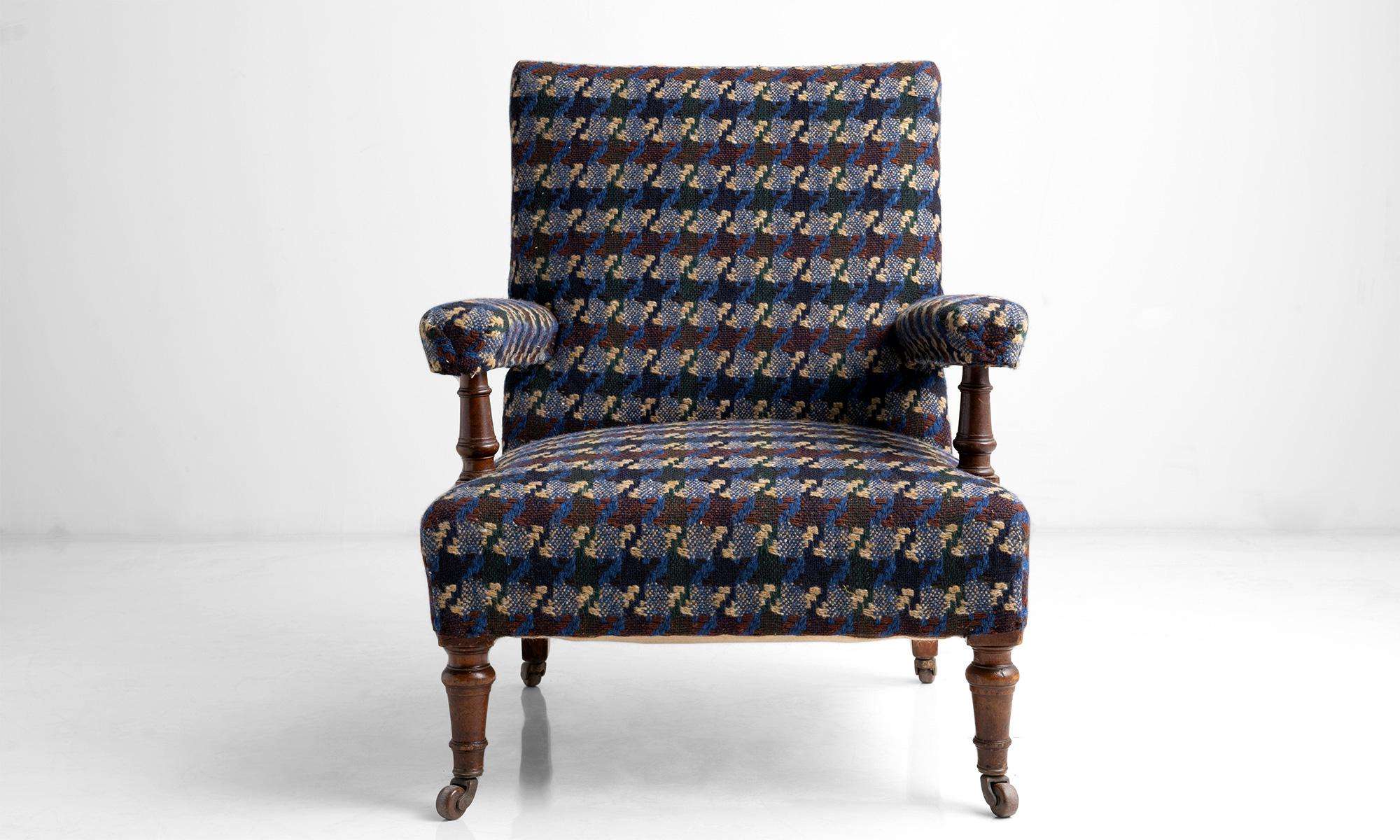 Armchair in 100% Virgin Wool Houndstooth by Pierre Frey, England circa 1850 In Good Condition In Culver City, CA