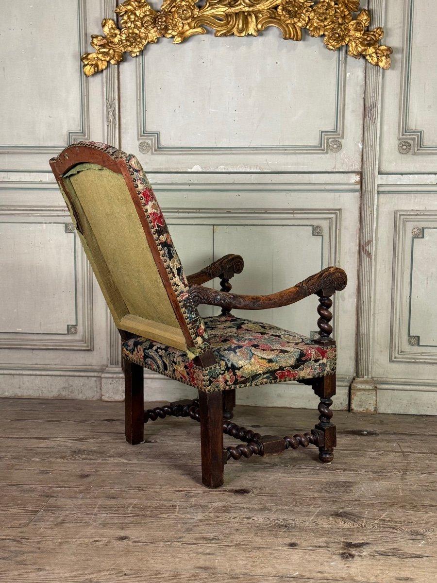 Armchair In Carved Walnut And Tapestry, Late 17th Century For Sale 4