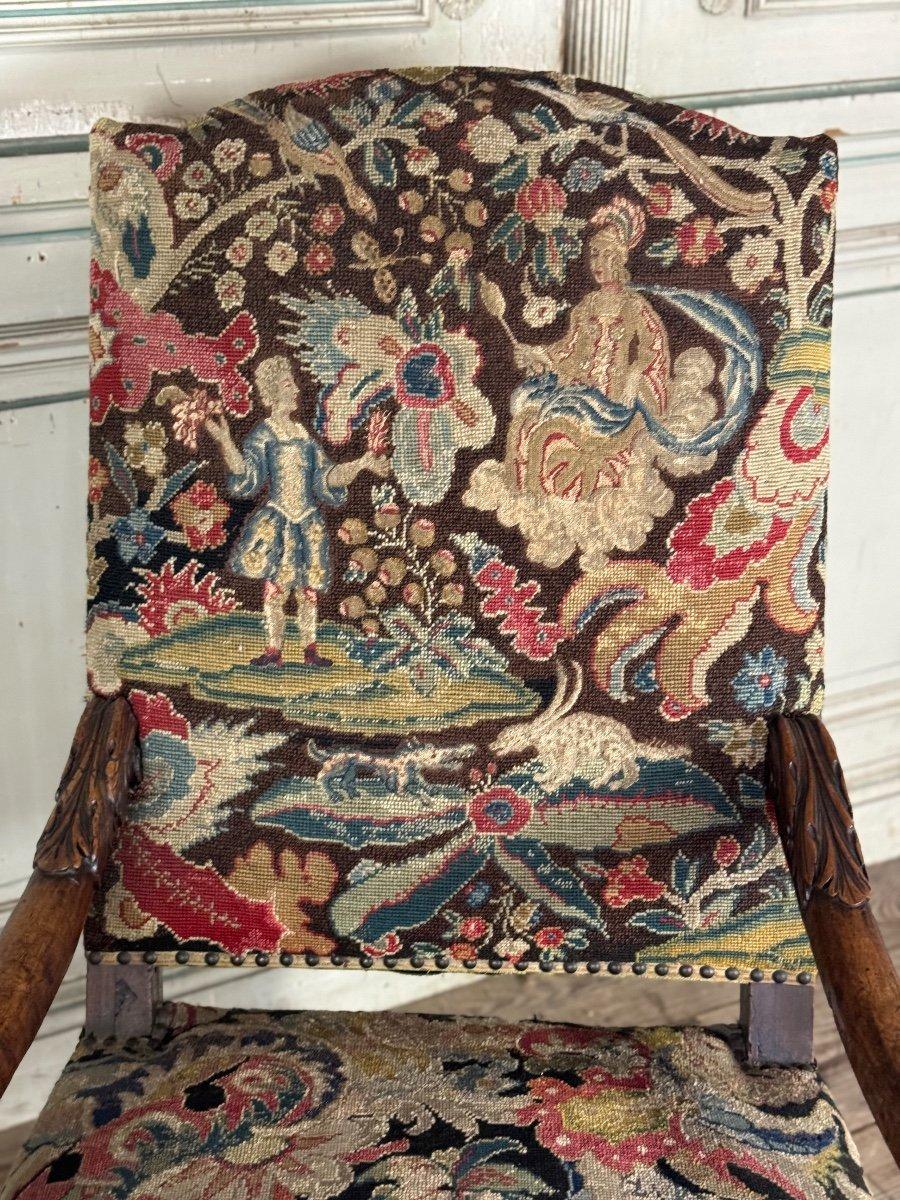 Armchair In Carved Walnut And Tapestry, Late 17th Century For Sale 5