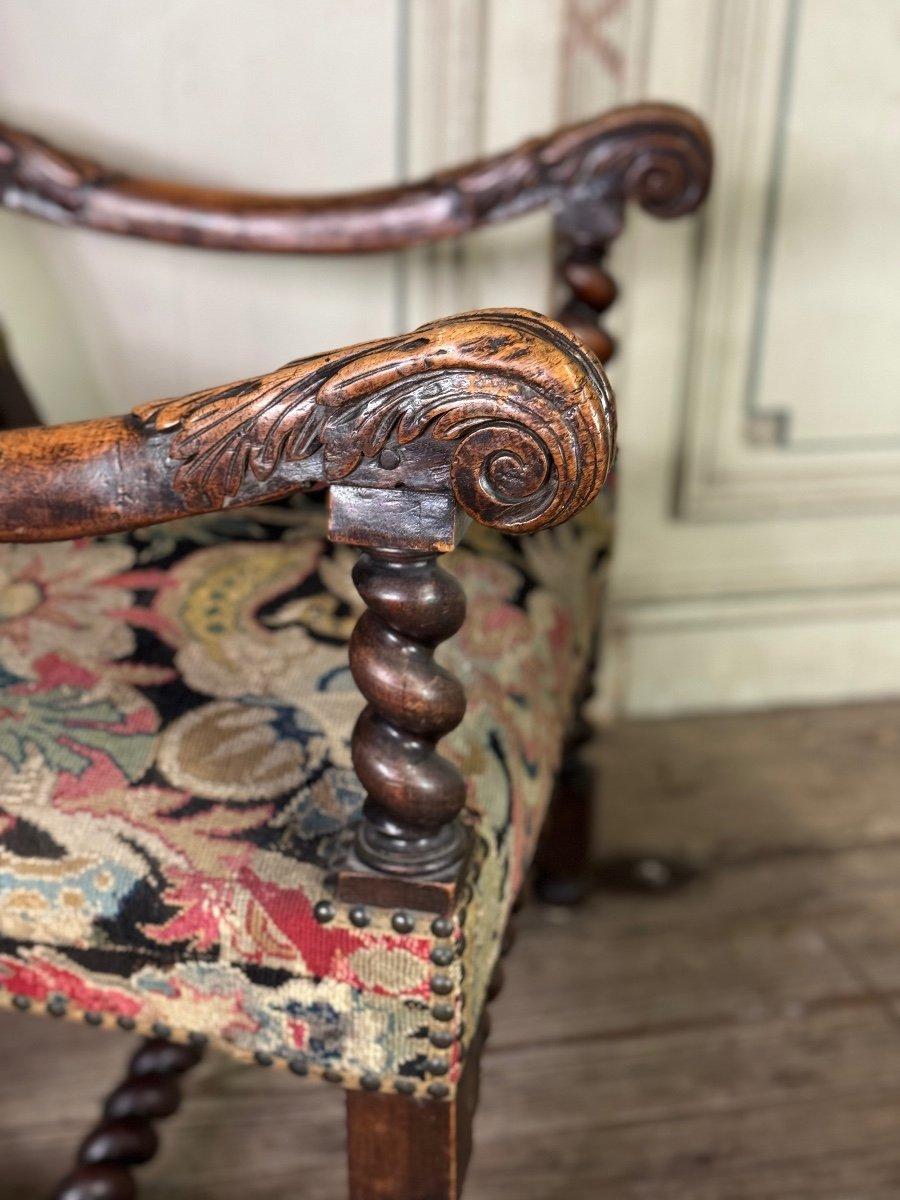 Armchair In Carved Walnut And Tapestry, Late 17th Century For Sale 1