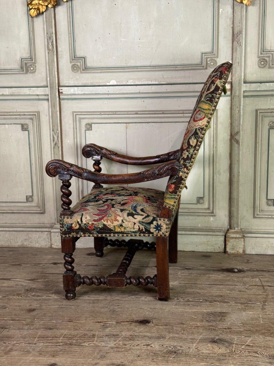 Armchair In Carved Walnut And Tapestry, Late 17th Century For Sale 2