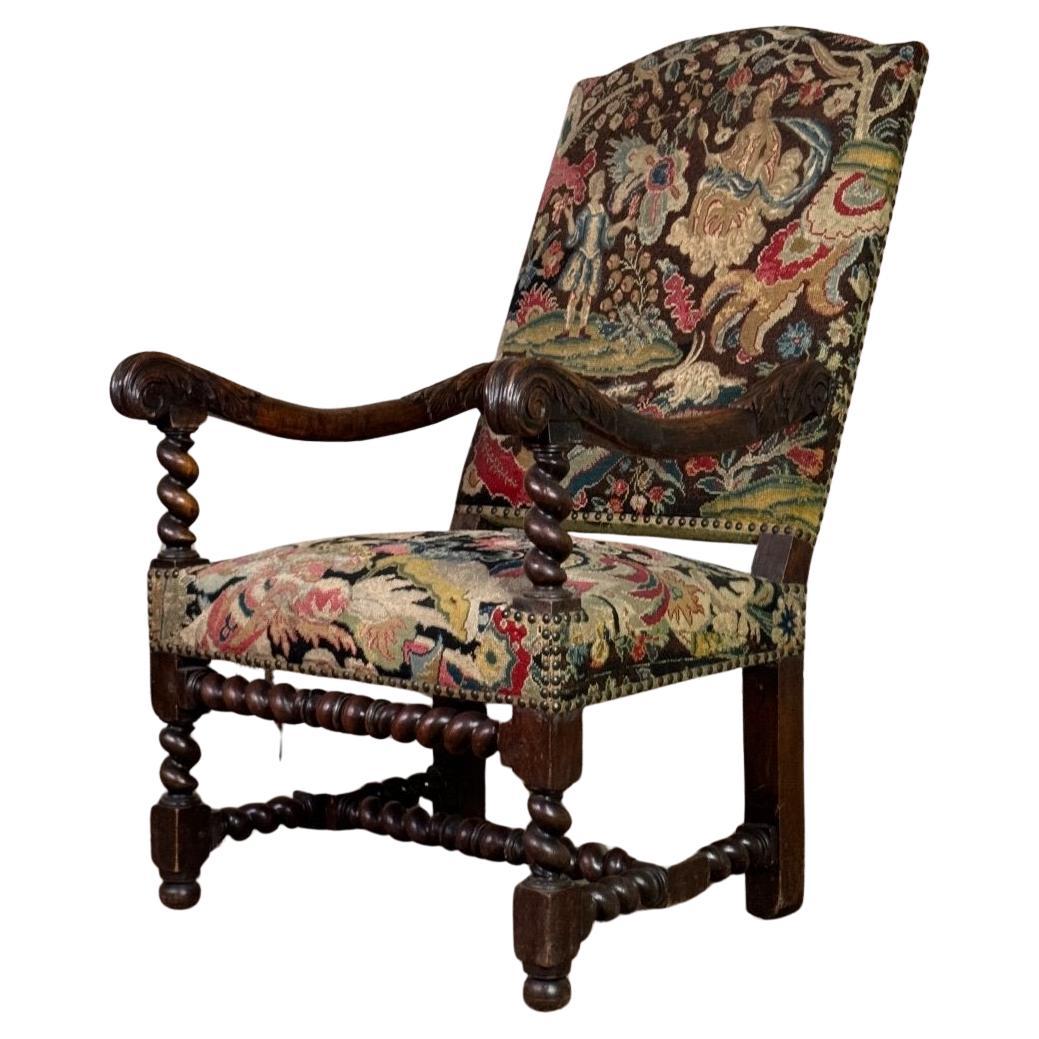 Sessel aus geschnitztem Nussbaumholz und Wandteppich, spätes 17. Jahrhundert