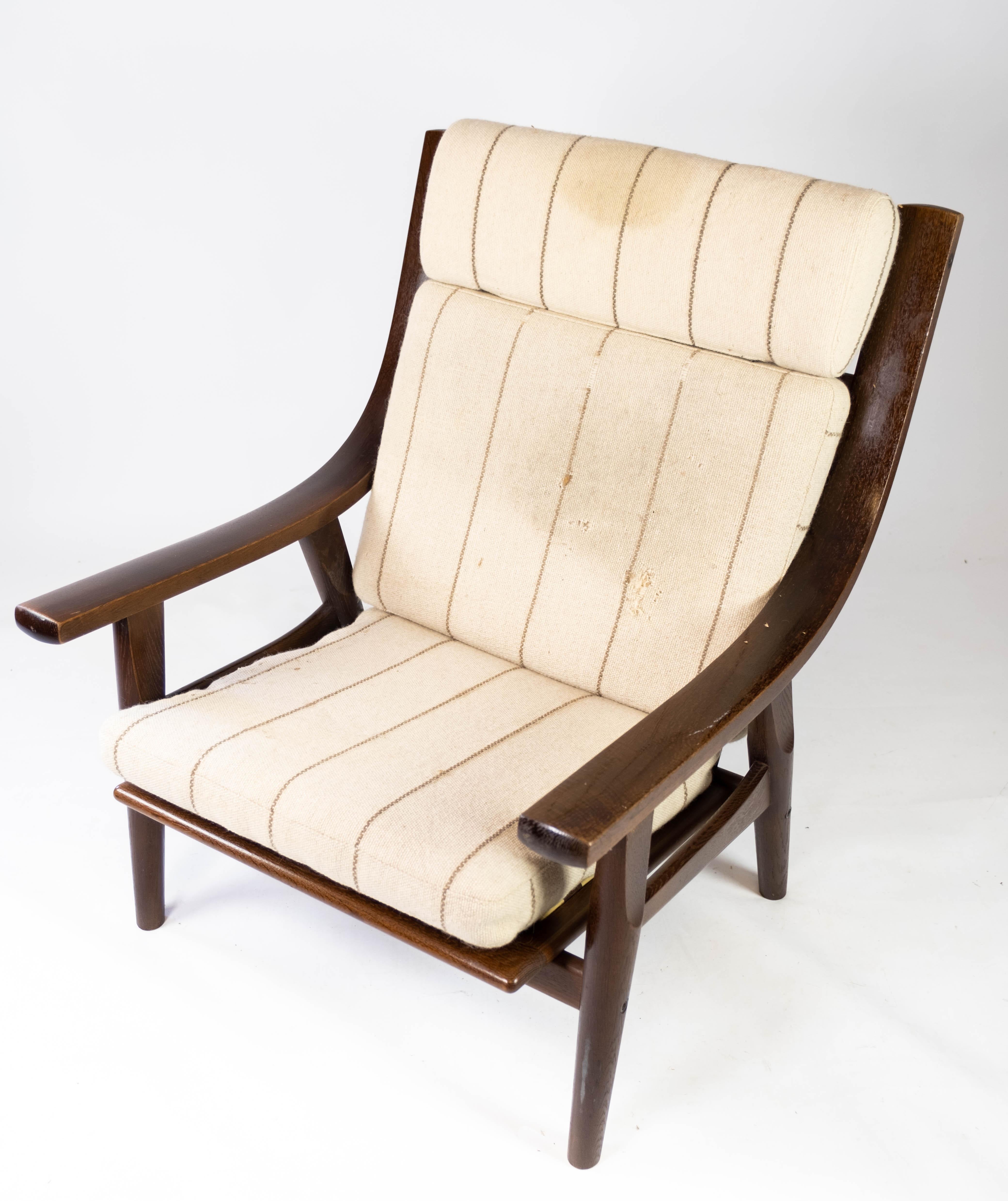 Sessel aus dunkler Eiche Modell GE530 von Hans J. Wegner aus den 1960er Jahren (Wolle) im Angebot