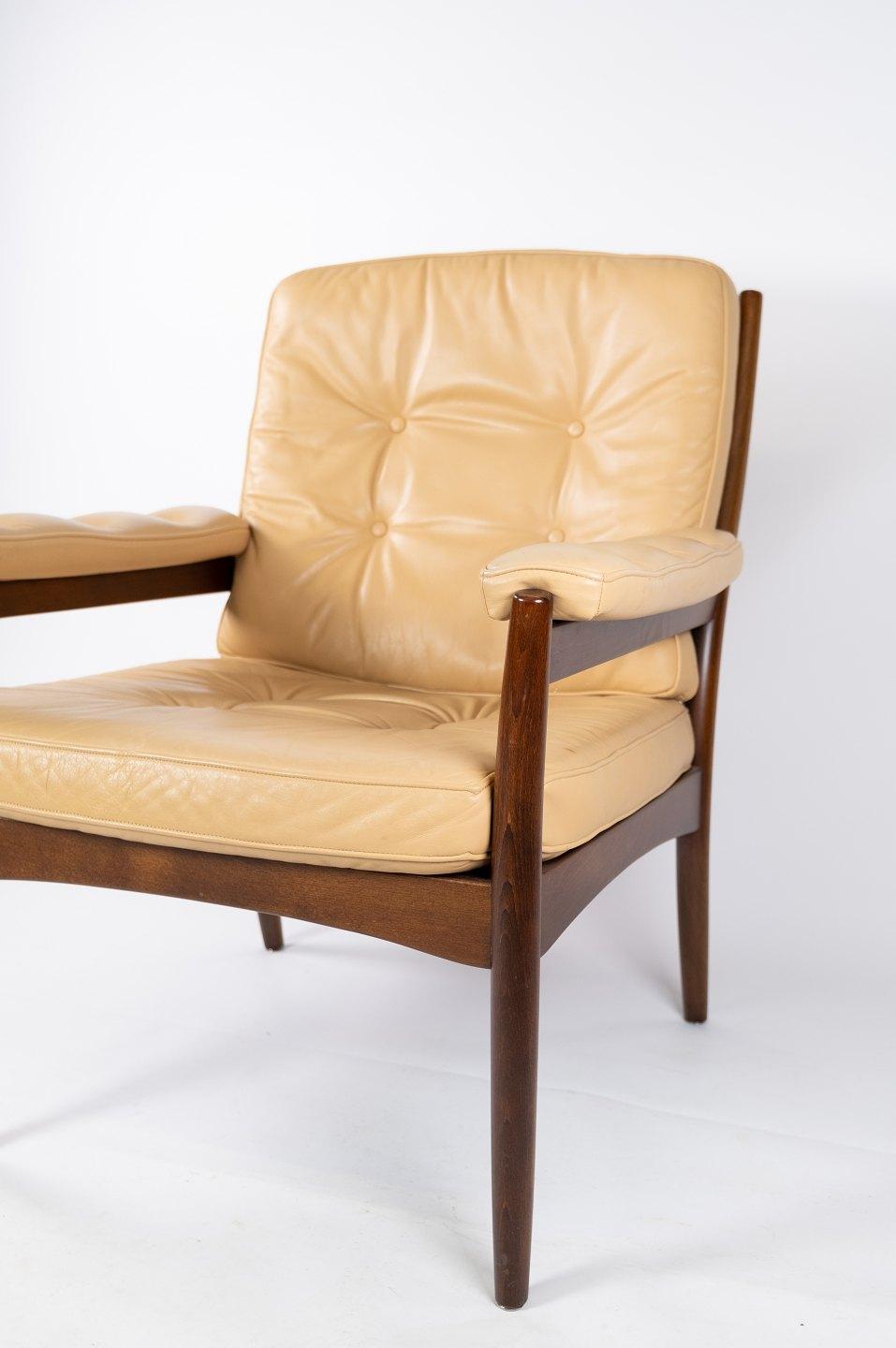 Armchair in Dark Wood and Upholstered with Light Elegance Leather, 1960s In Good Condition For Sale In Lejre, DK