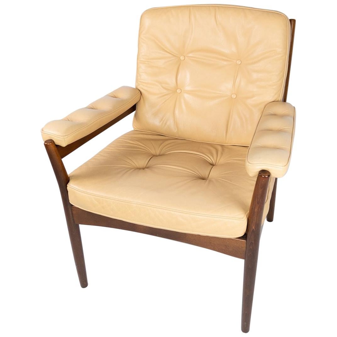 Sessel aus dunklem Holz und mit hellem, elegantem Leder gepolstert, 1960er Jahre