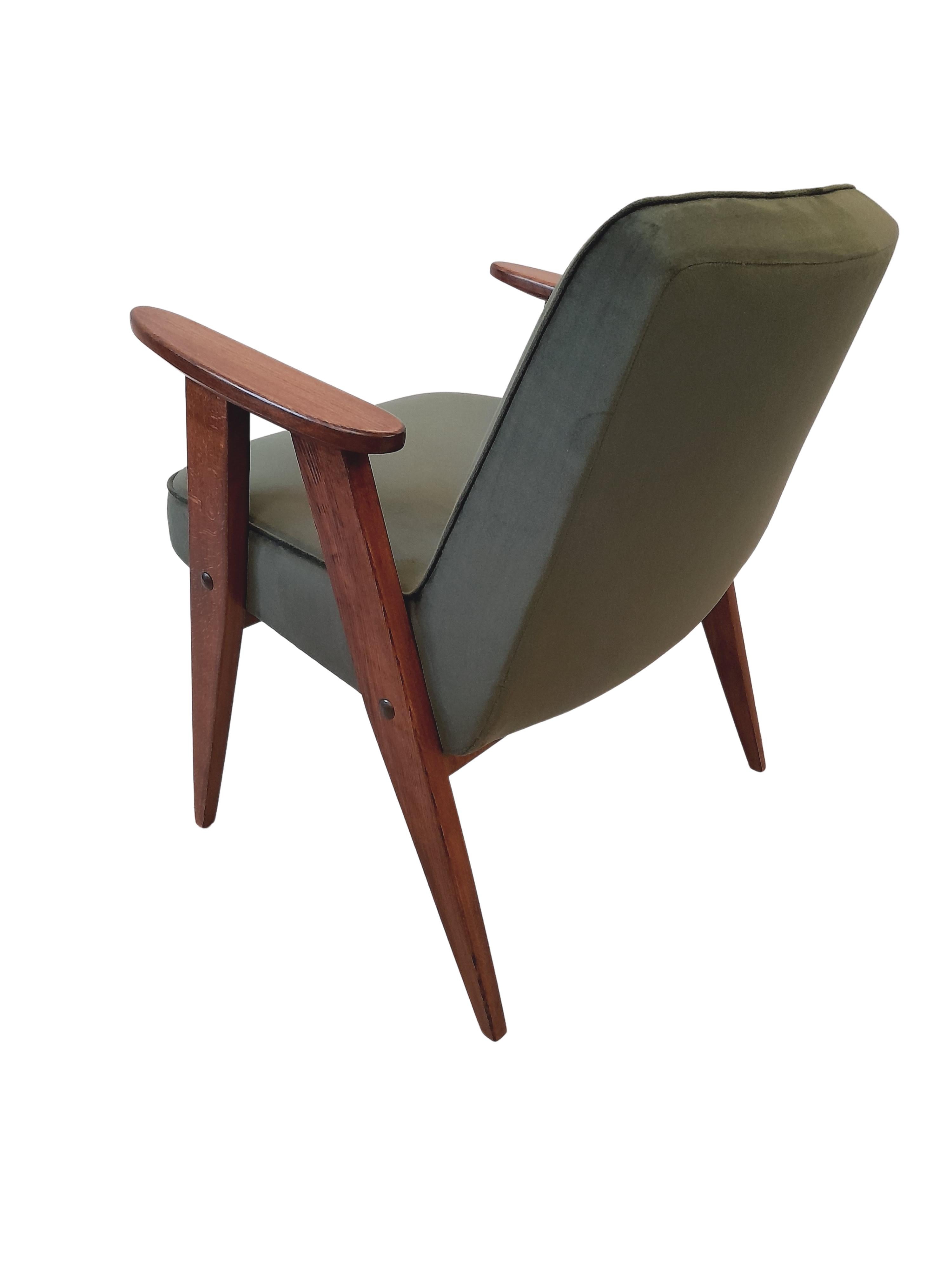 Armchair in Green Velvet, Model 366, by Józef Chierowski, 1960s In Excellent Condition In WARSZAWA, 14