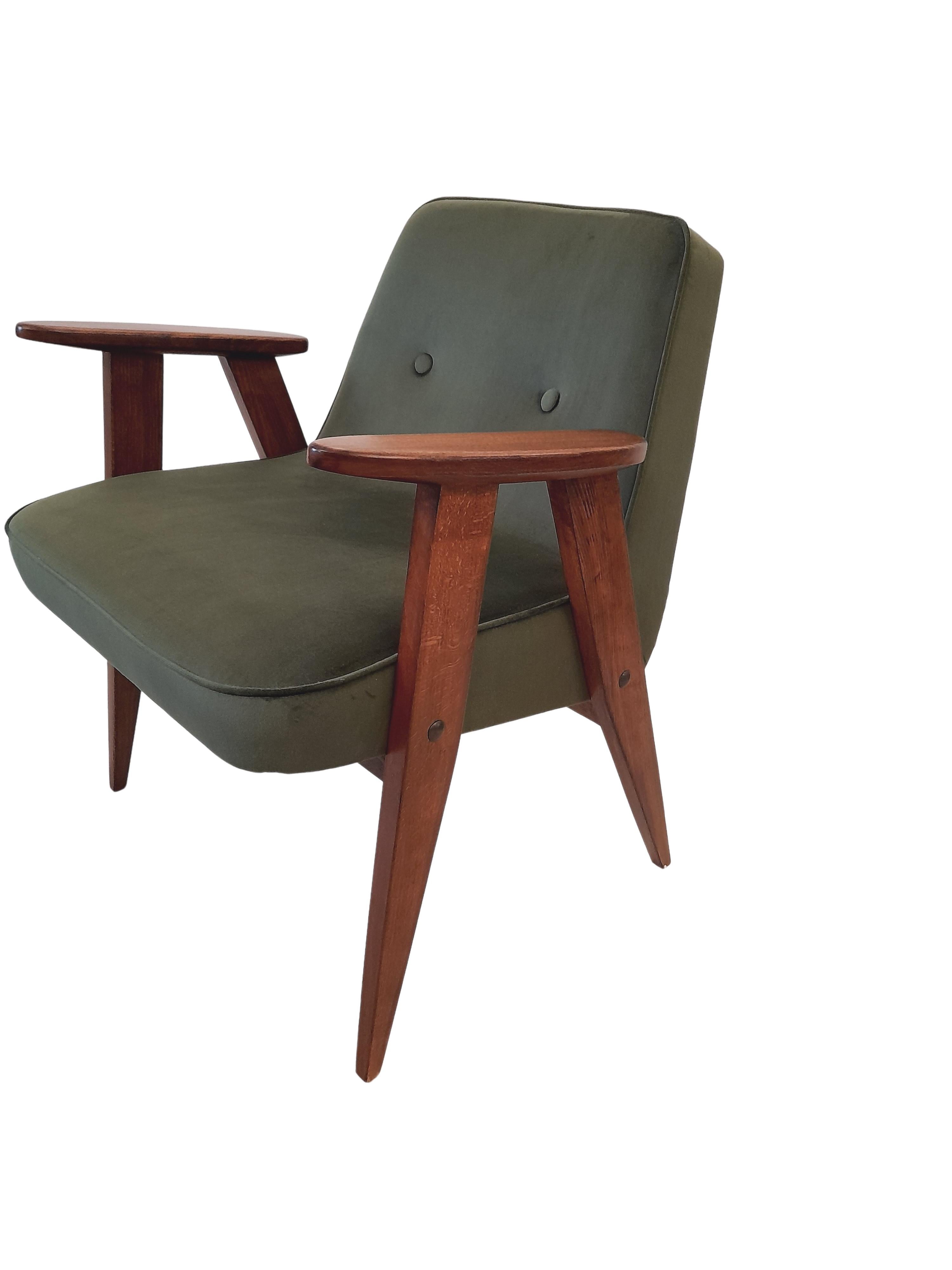 Sessel aus grünem Samt, Modell 366, von Józef Chierowski, 1960er Jahre (20. Jahrhundert)
