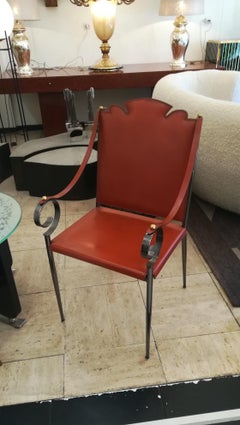 Fauteuil en cuir et métal dans le goût de Poillerat