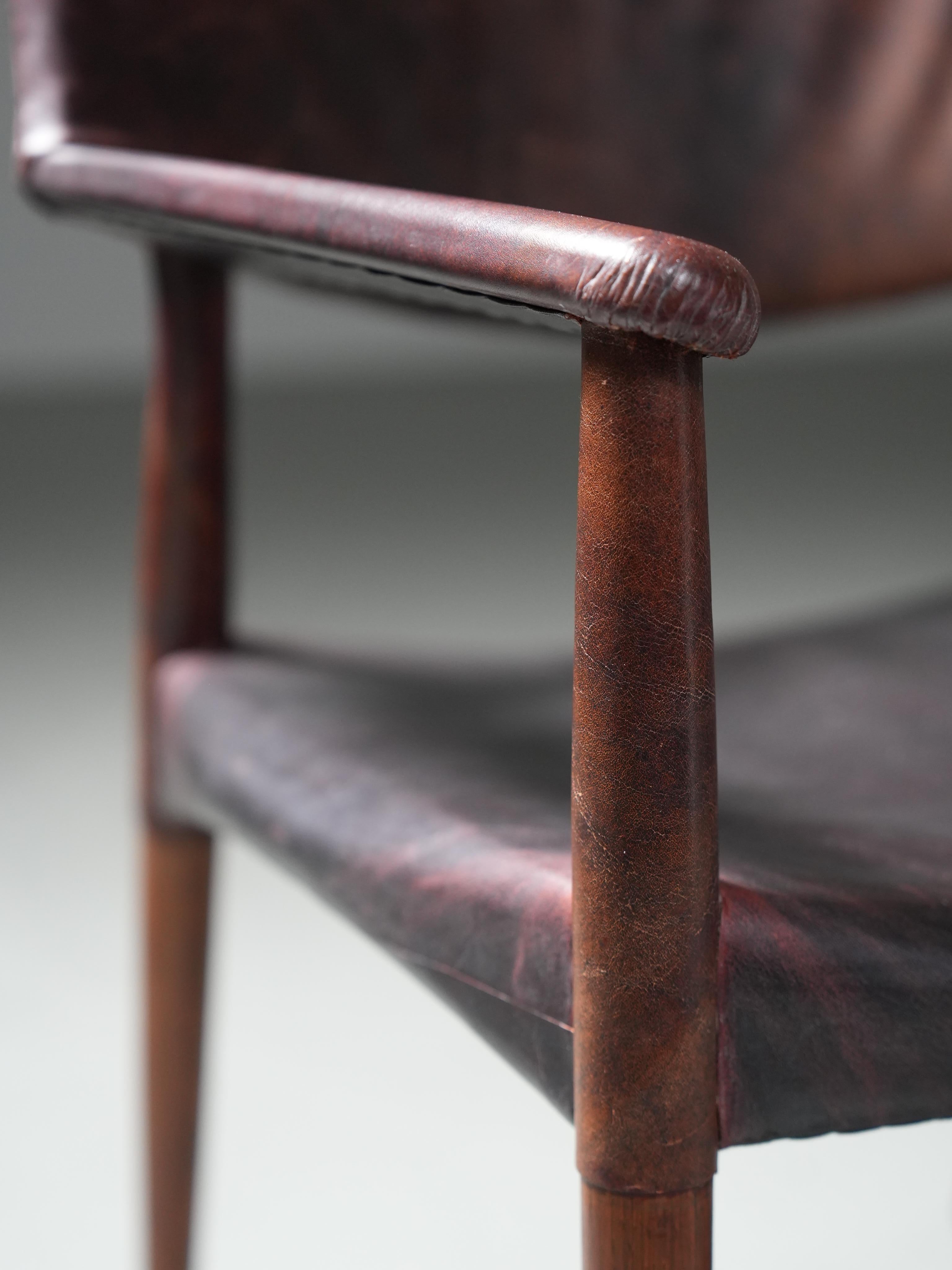Armchair in Leather and Teak by Larsen and Bender for Willy Beck, Denmark, 1950 in vendita 4
