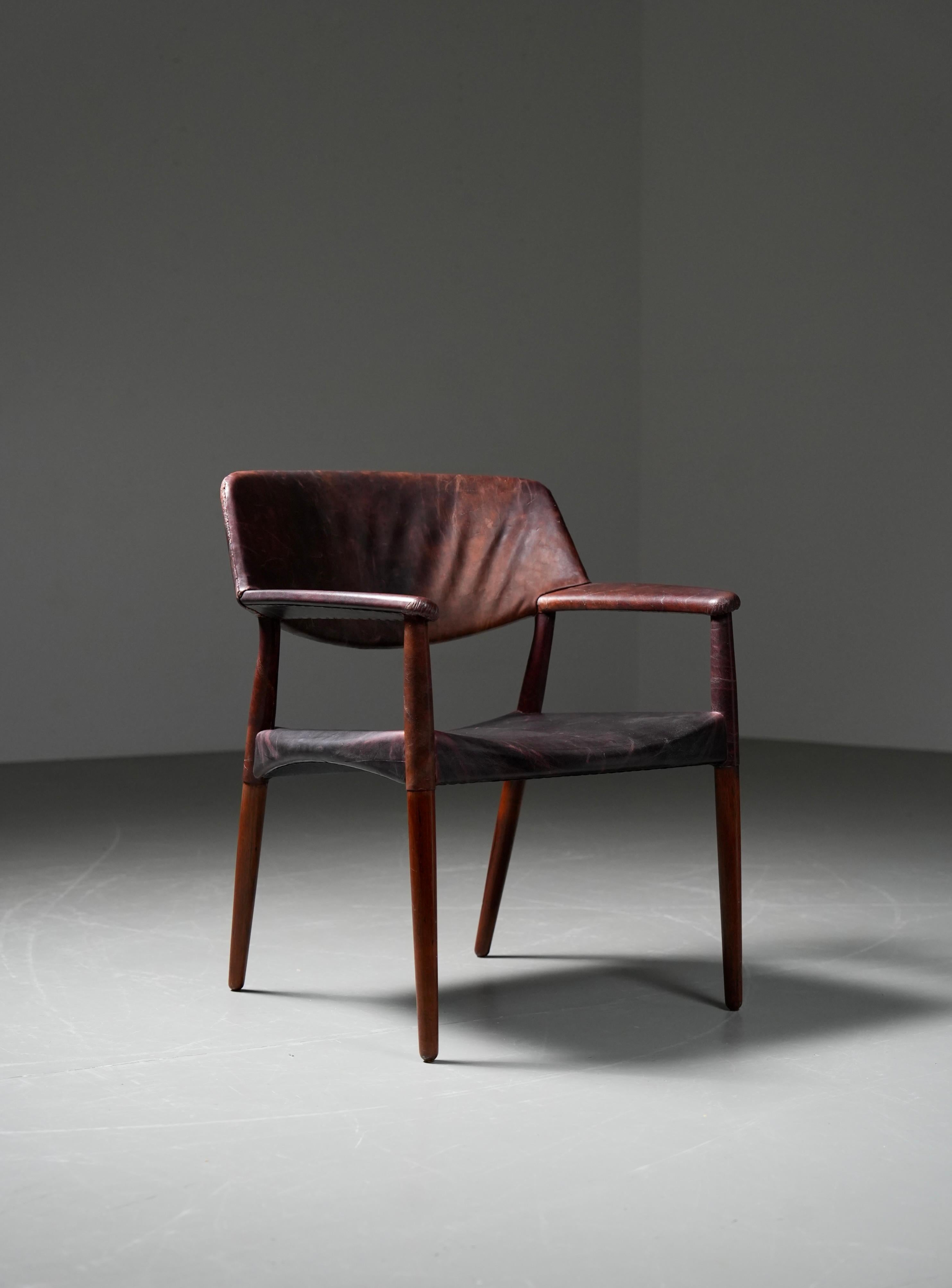 Danish armchair by Ejner Larsen & Aksel Bender Madsen for Willy Beck, Denmark, 1950s.

This is a truly striking piece in original deep brown leather with solid dark teak legs, full of soul, elegance and presence. The leather has aged beautifully