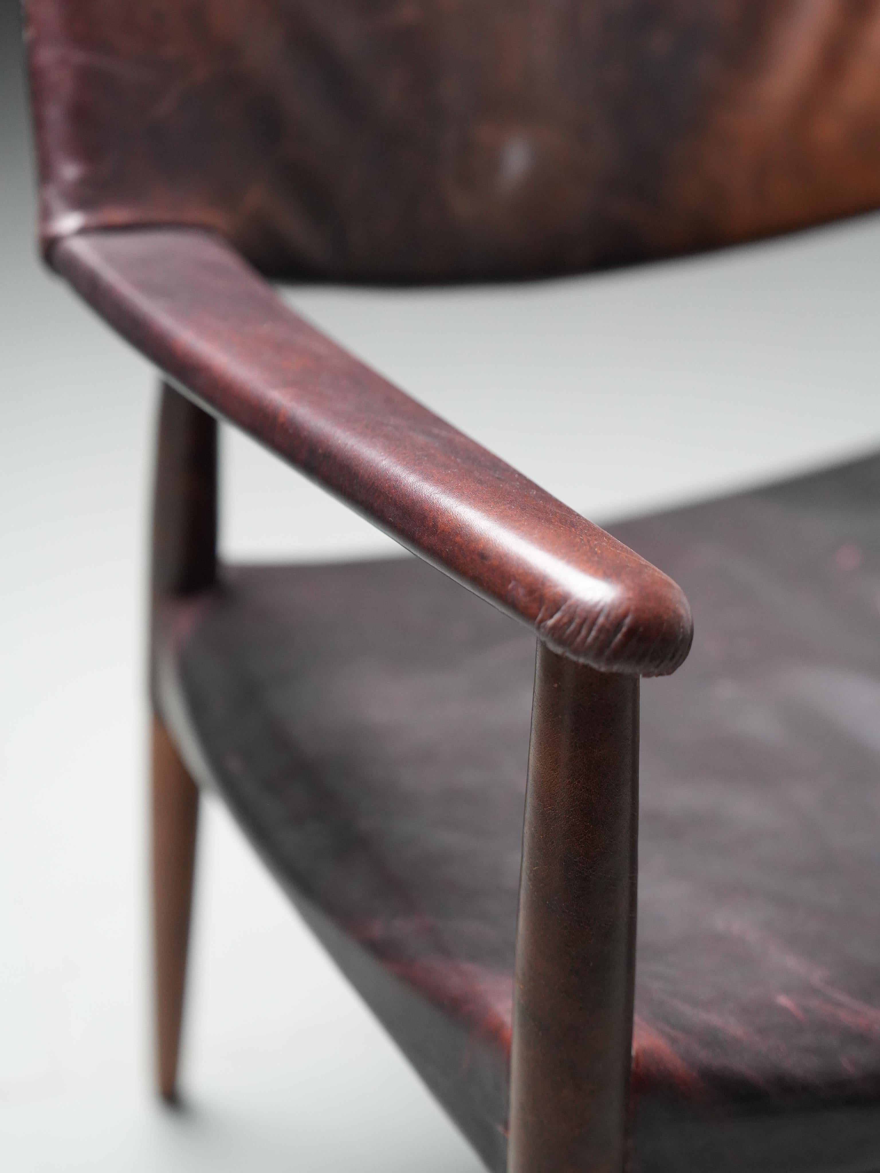 Armchair in Leather and Teak by Larsen and Bender for Willy Beck, Denmark, 1950 In condizioni buone in vendita a Uithoorn, NL