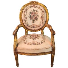 Fauteuil de style Louis Seize en tissu de tapisserie doré