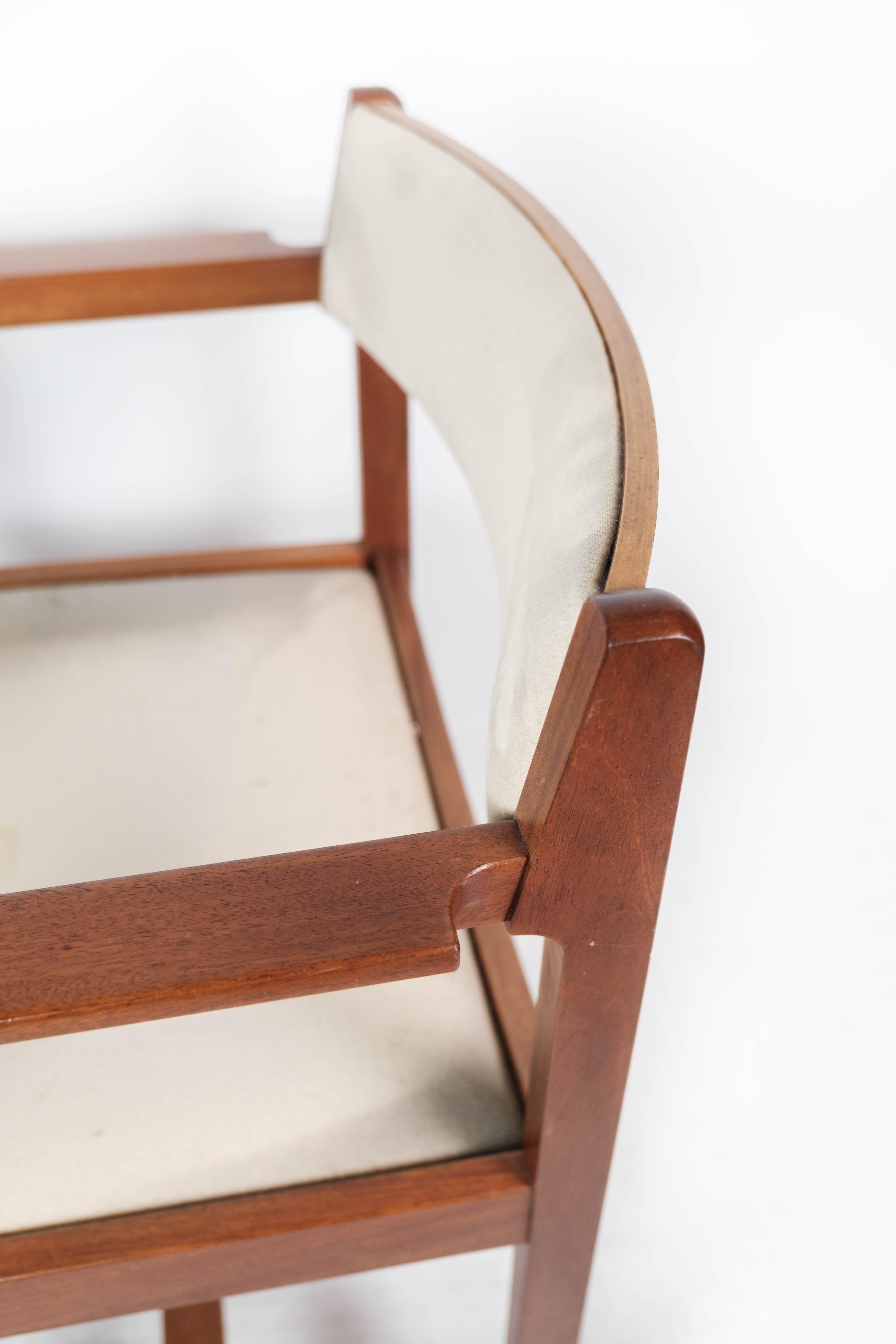 Armchair in Mahogany and Light Fabric of Danish Design by Søborg, 1960s In Good Condition For Sale In Lejre, DK