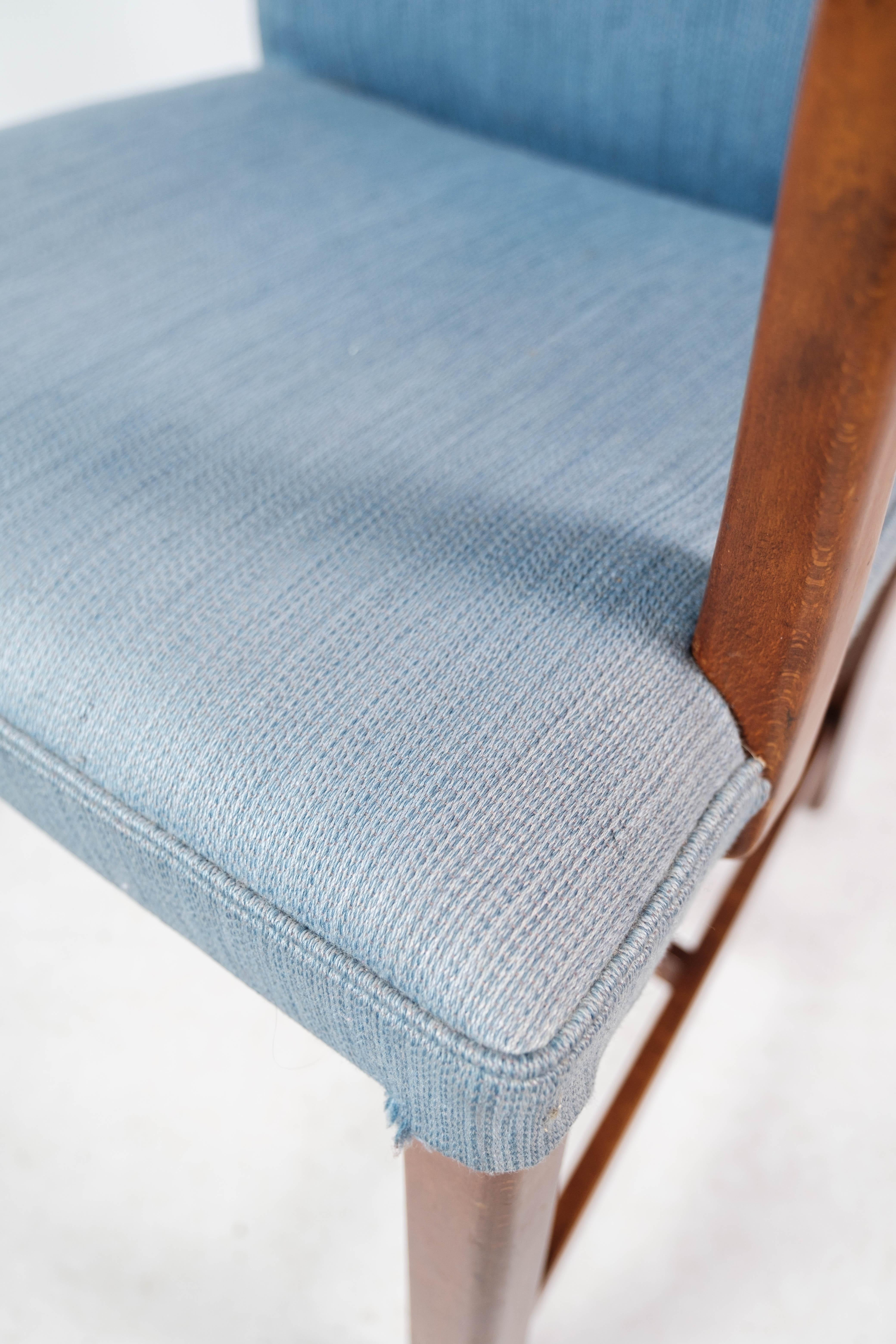 Scandinavian Modern Armchair in Mahogany and Upholstered with Light Blue Fabric by Fritz Hansen For Sale