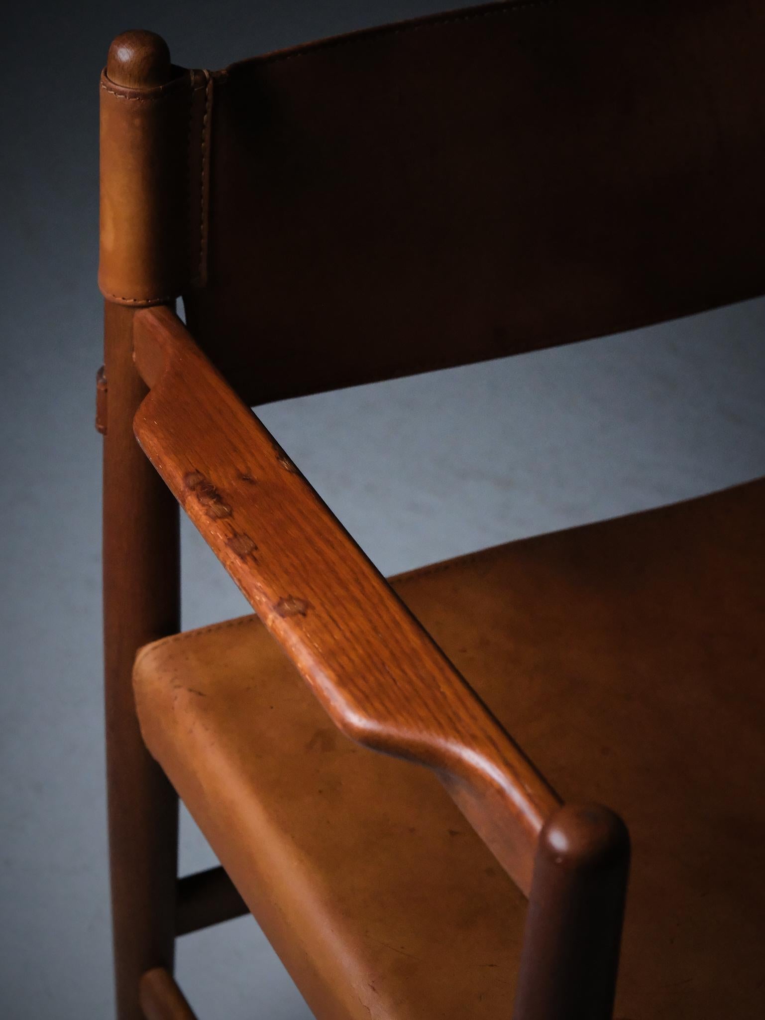 20th Century Armchair in oak and leather by Børge Mogensen, Sweden, 1950s For Sale