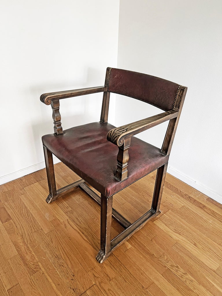 Swedish Armchair in Oak and Leather, circa 1920-1930s For Sale
